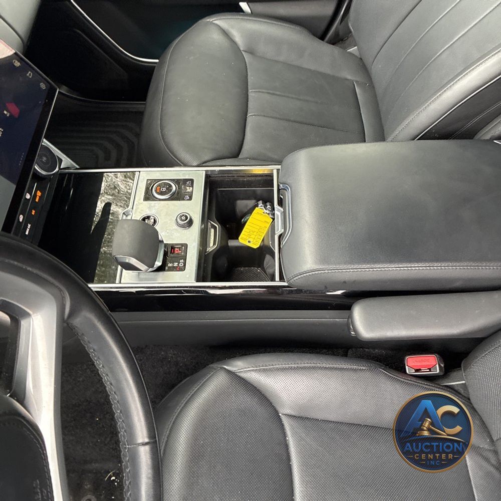 2023 Land Rover Range Rover P400 SE LWB