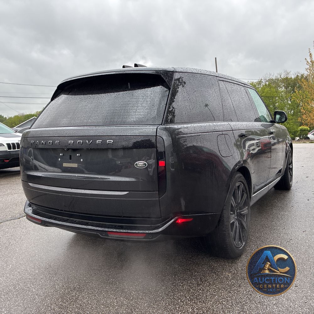 2023 Land Rover Range Rover P400 SE LWB