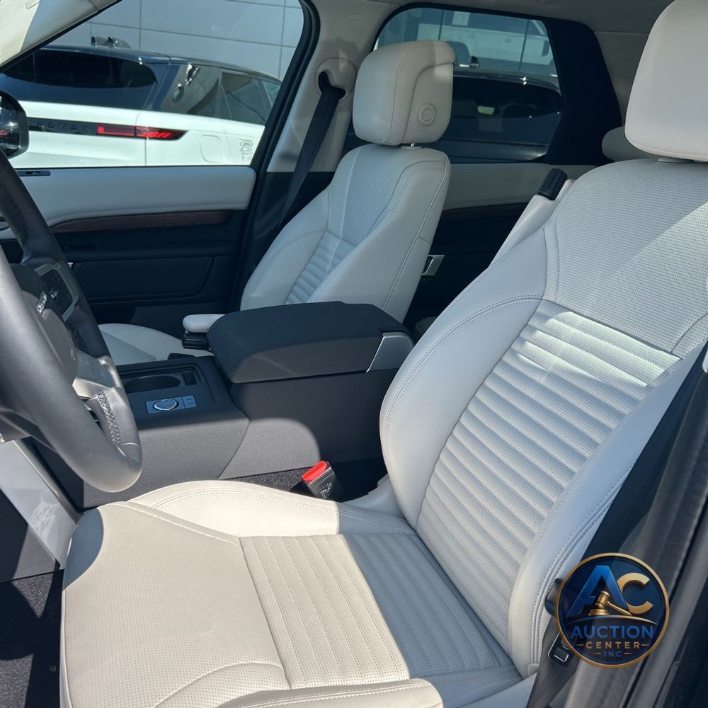 2025 Land Rover Discovery S P300