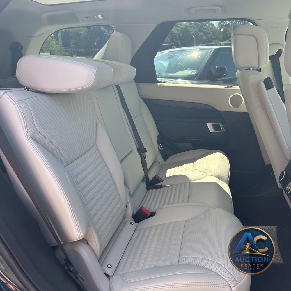 2025 Land Rover Discovery S P300