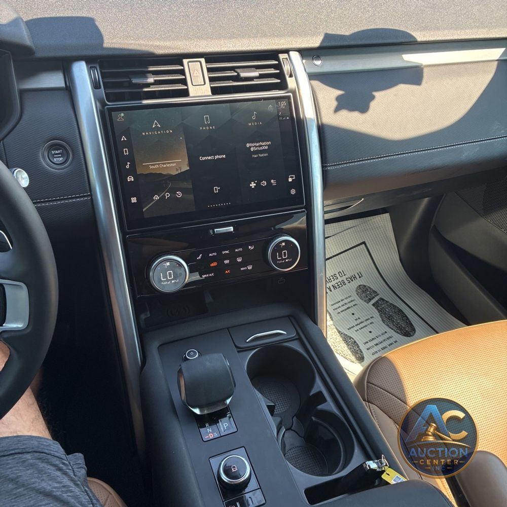 2024 Land Rover Discovery Dynamic SE P300