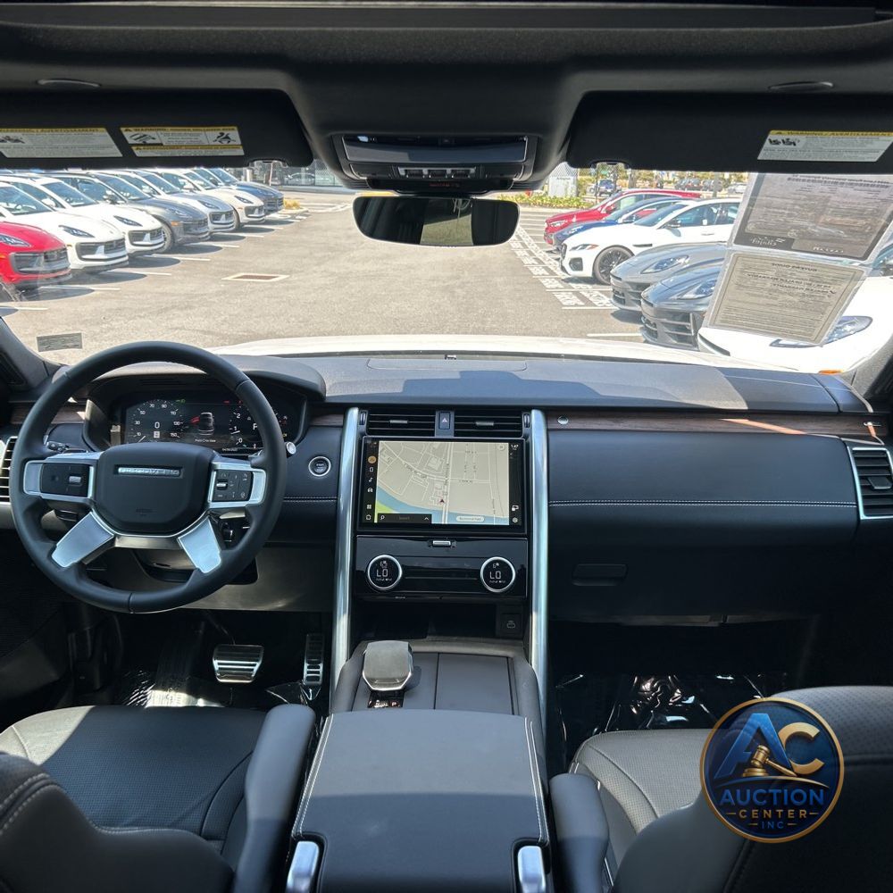 2024 Land Rover Discovery Dynamic SE P300