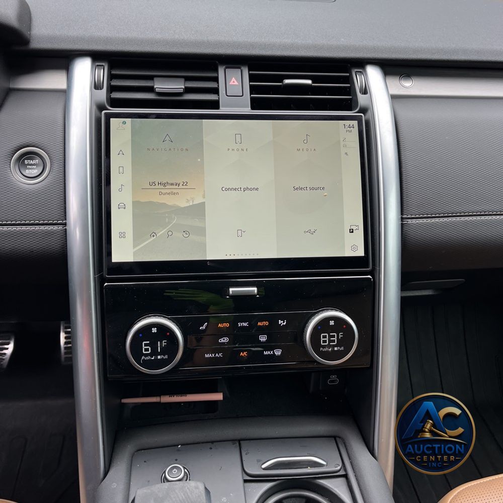 2024 Land Rover Discovery Dynamic SE P360