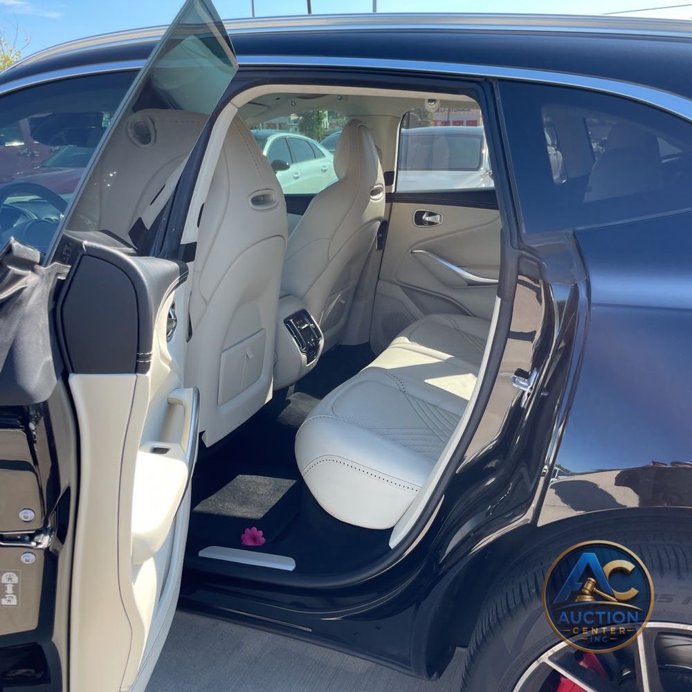 2021 Aston Martin DBX