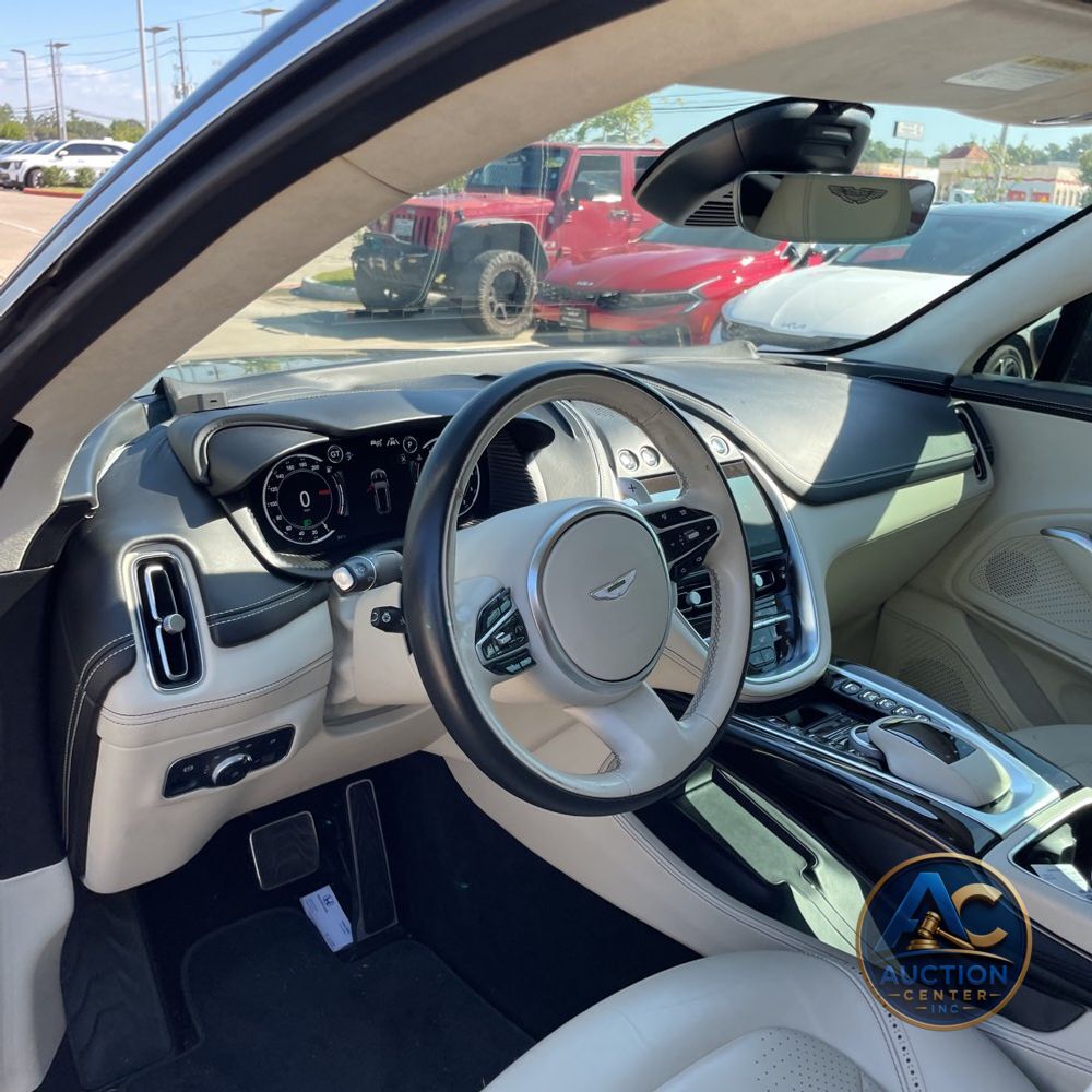 2021 Aston Martin DBX