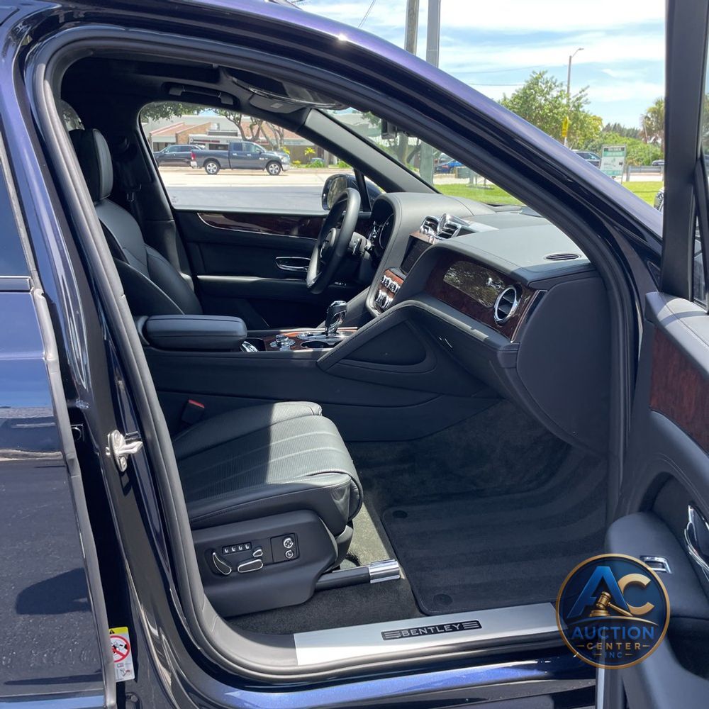 2022 Bentley Bentayga V8