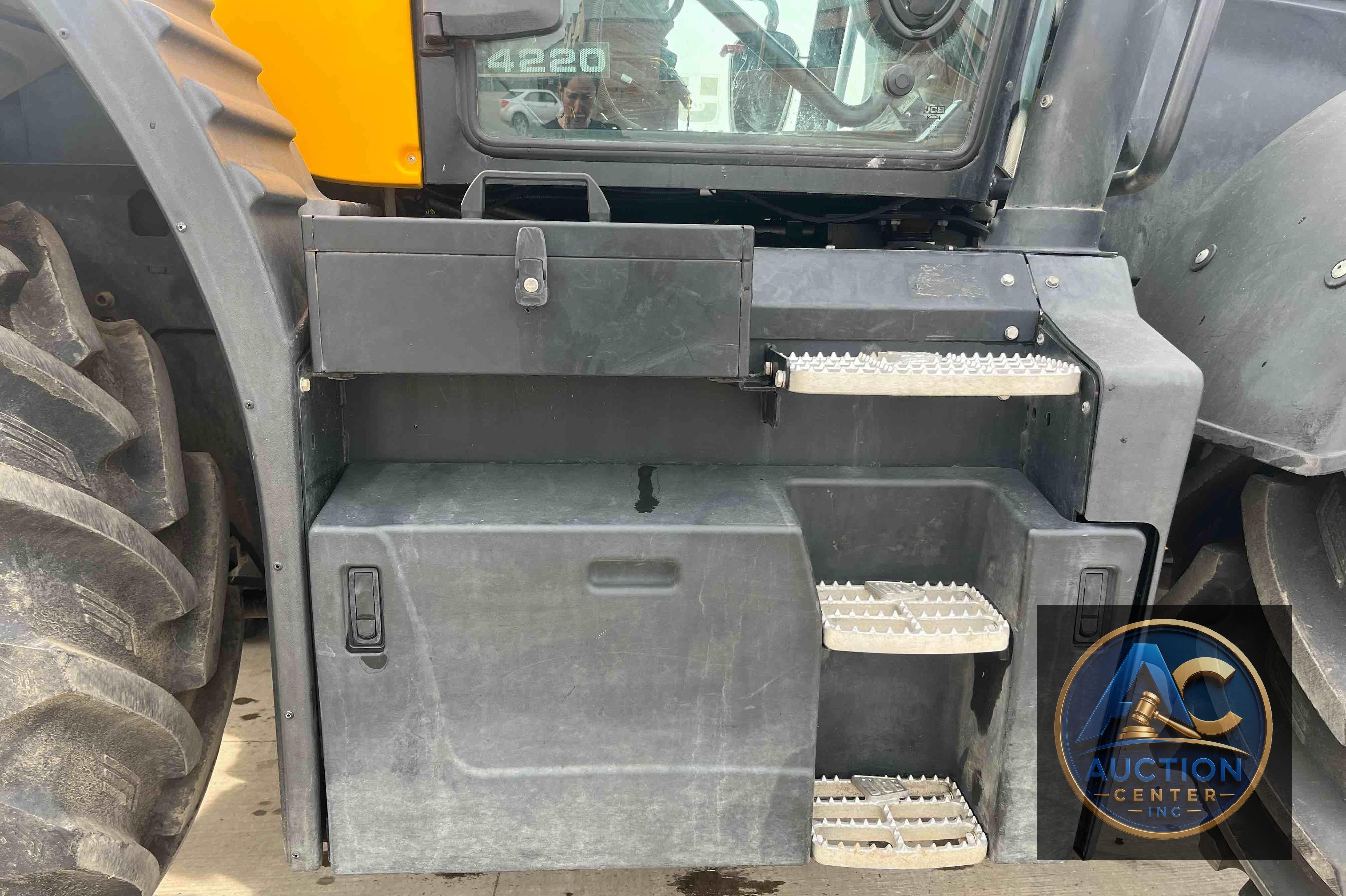 2020 Jcb 4220