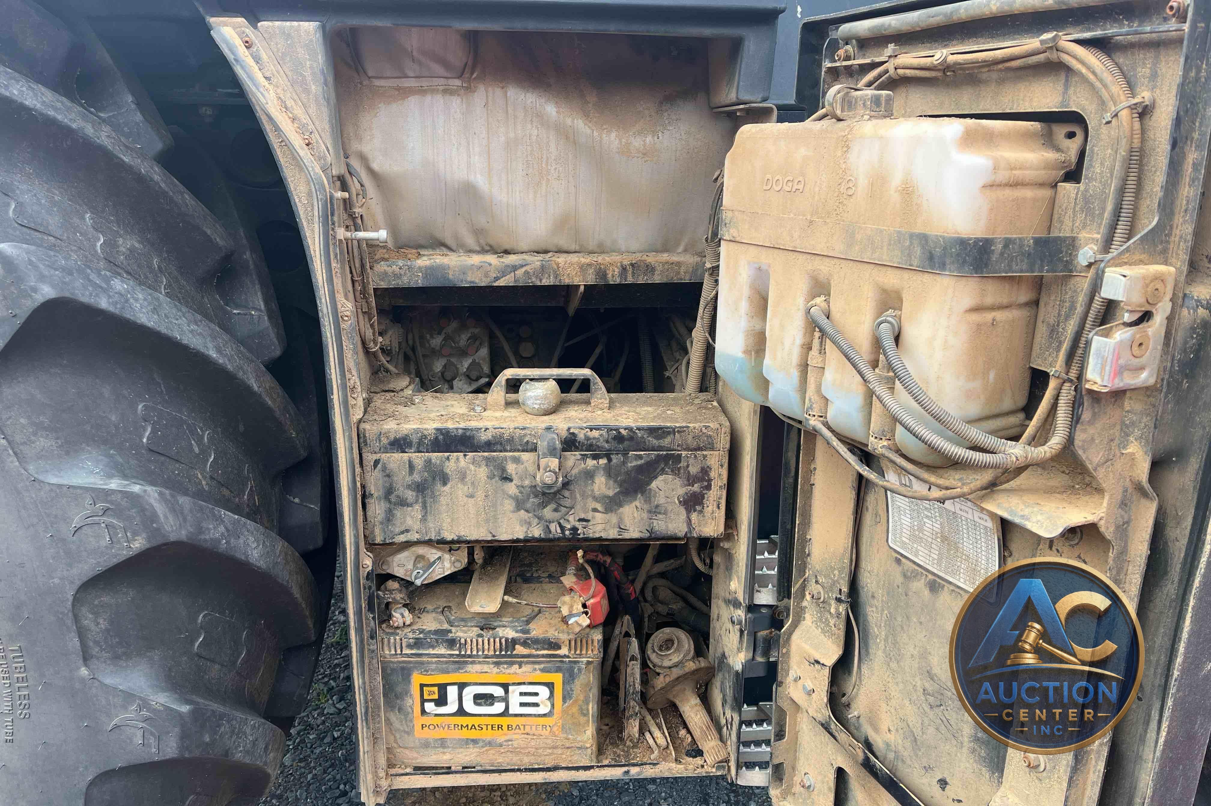 2020 JCB 8330