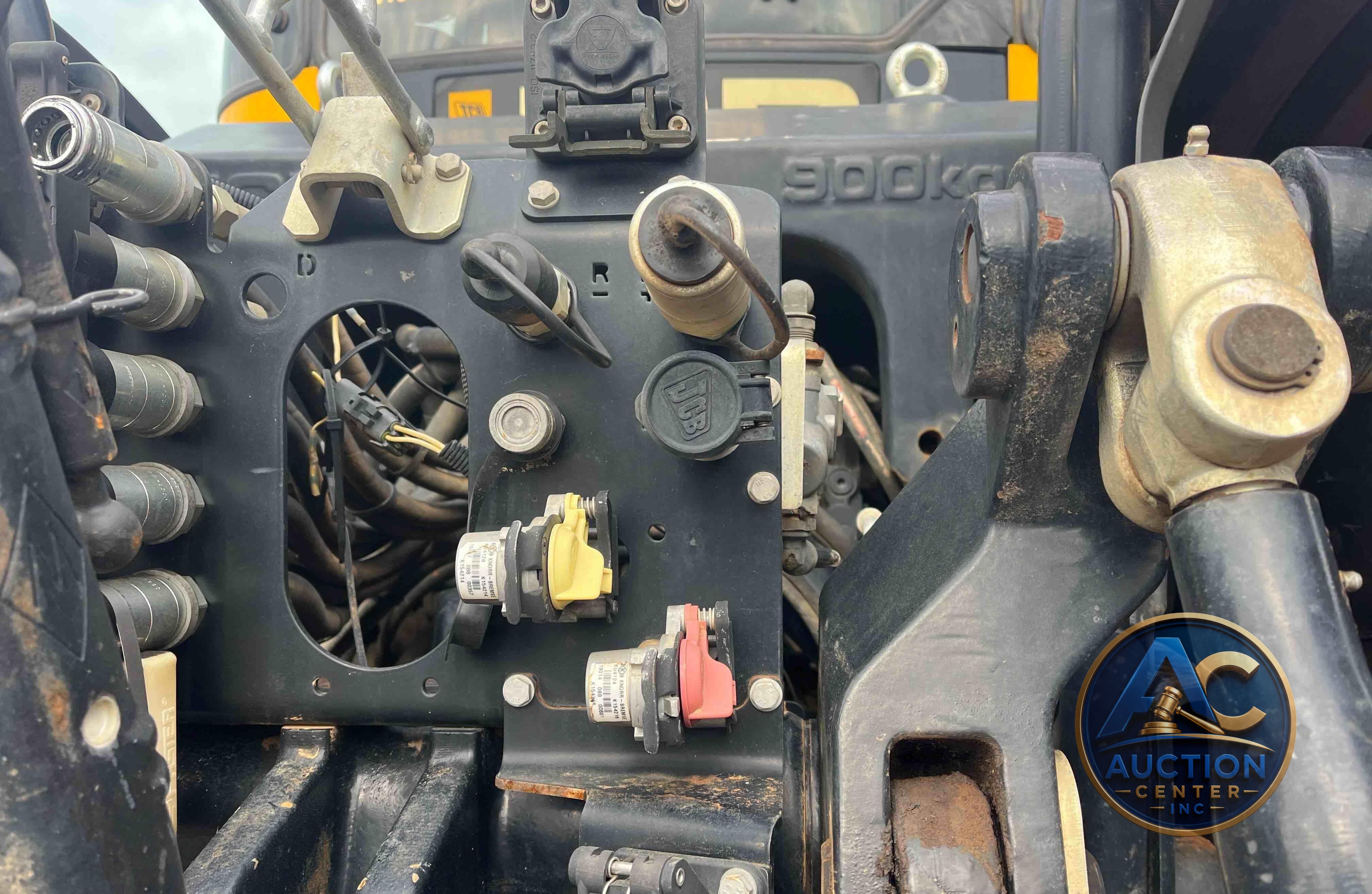 2020 JCB 8330