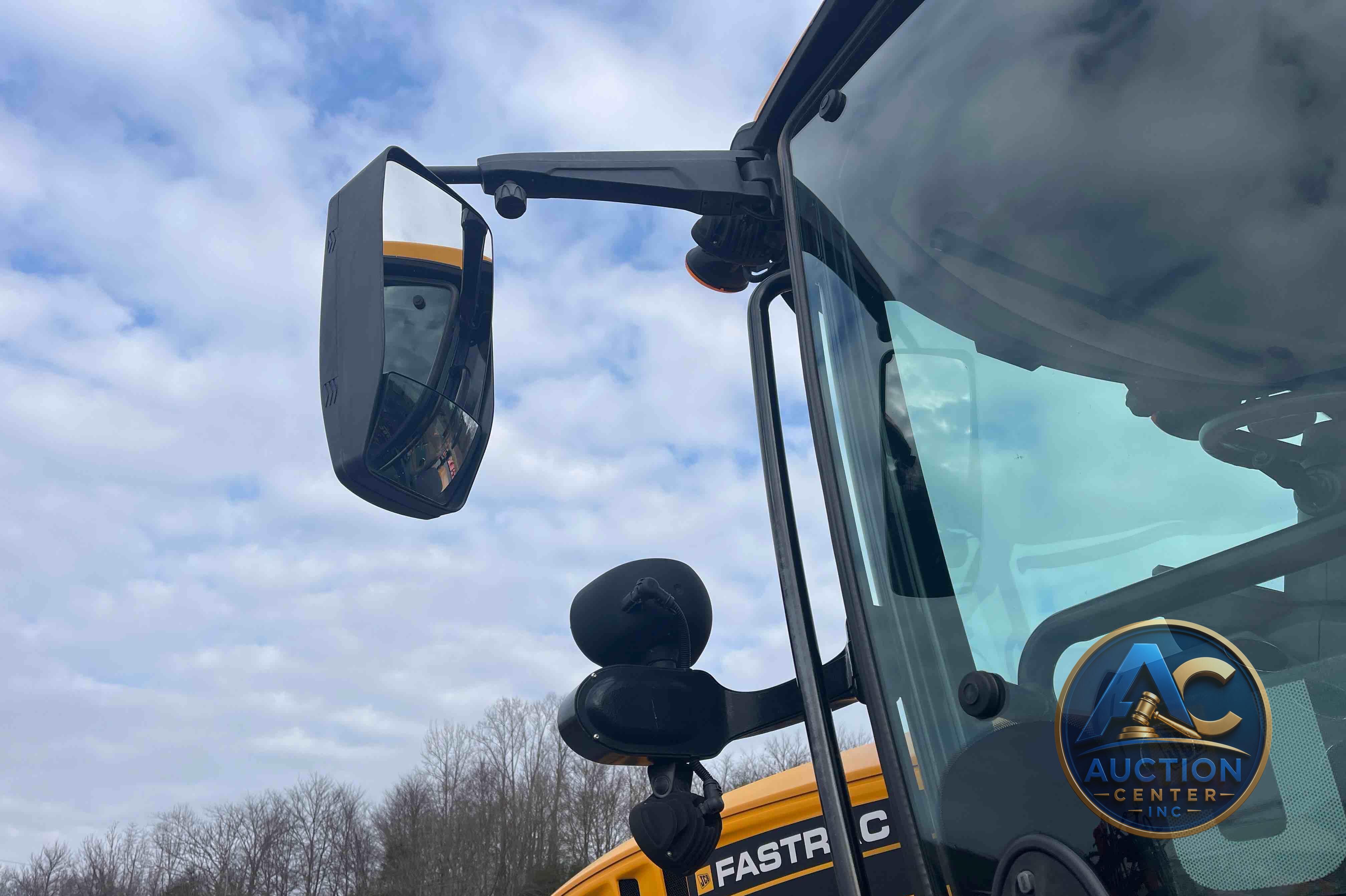 2020 JCB 8330