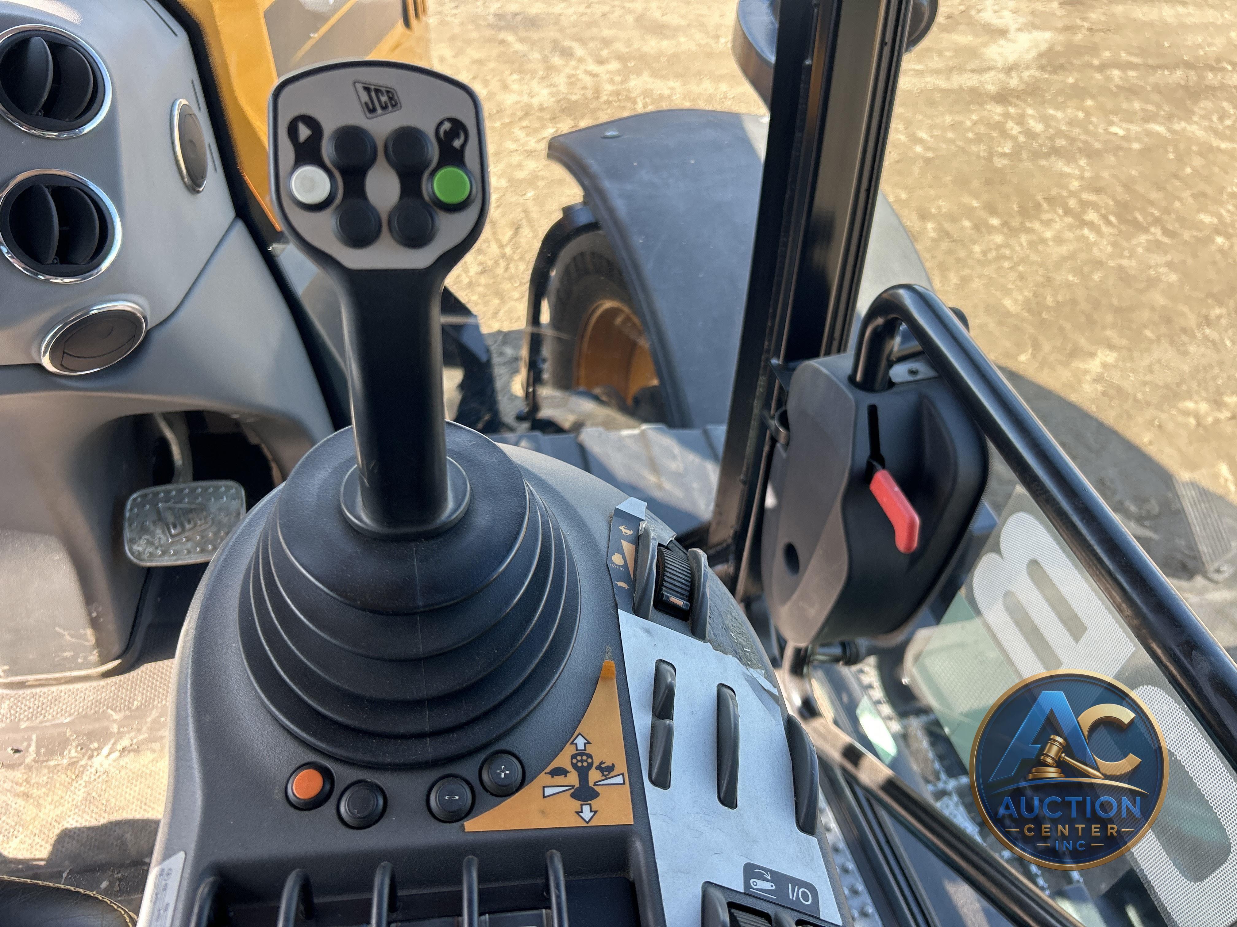 2018 Jcb Fastrac 8330