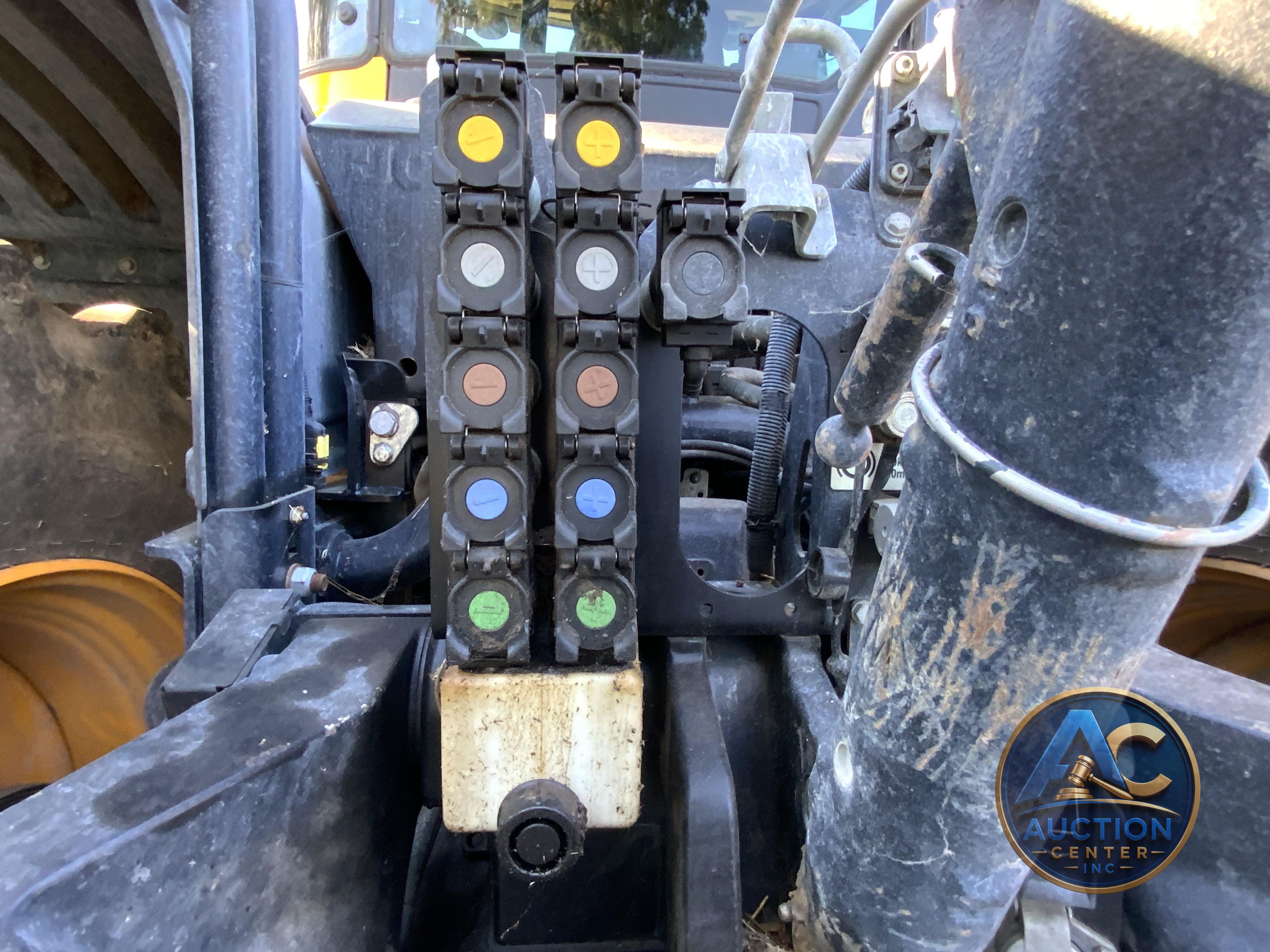 2020 JCB 8330