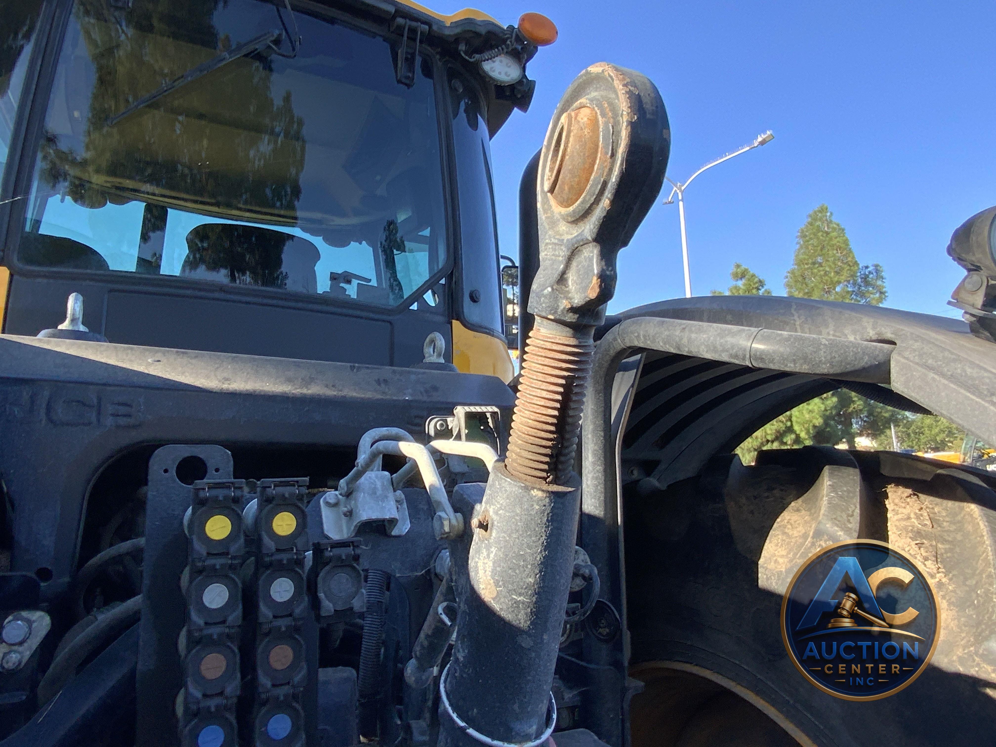 2020 JCB 8330