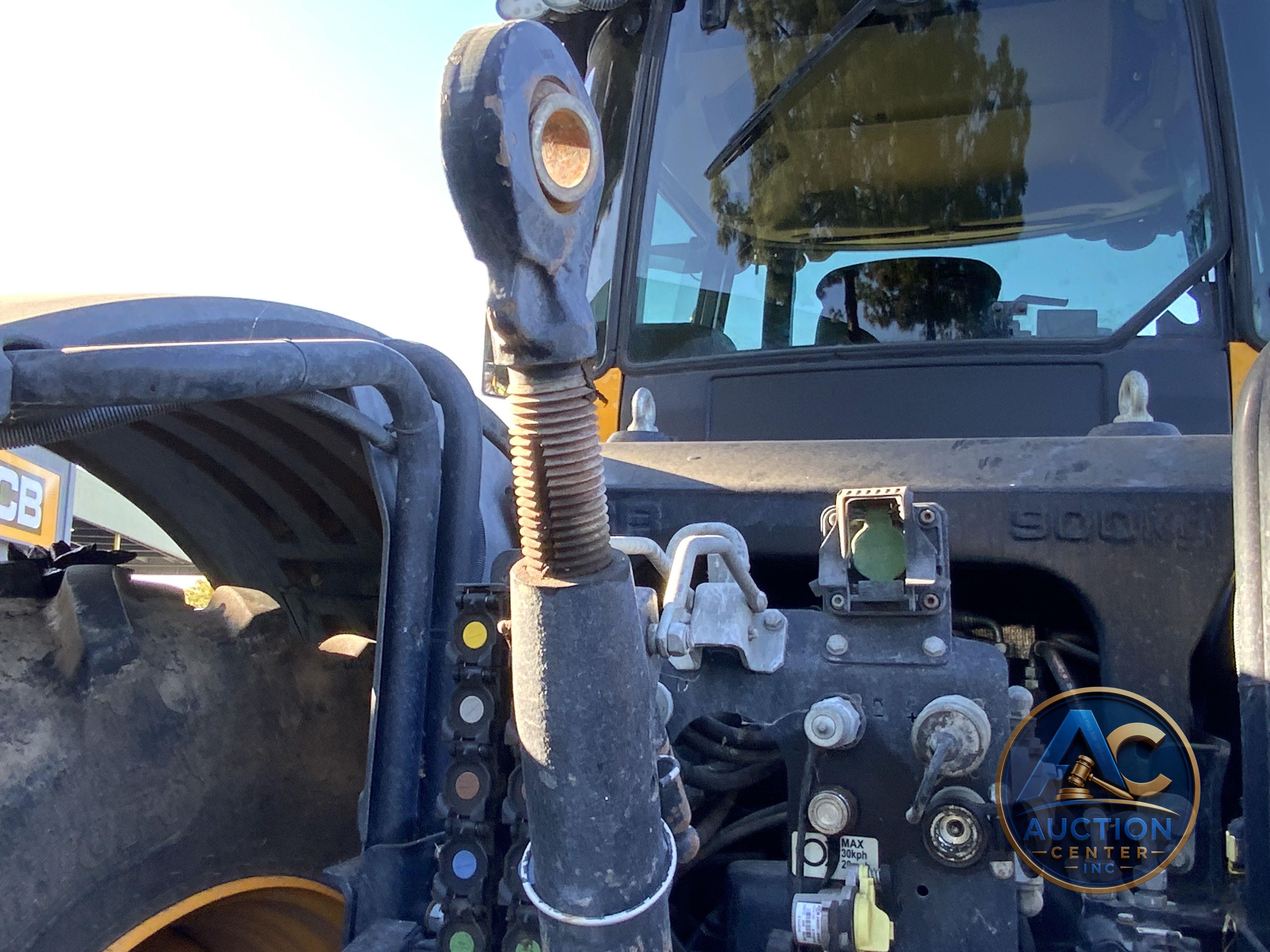 2020 JCB 8330