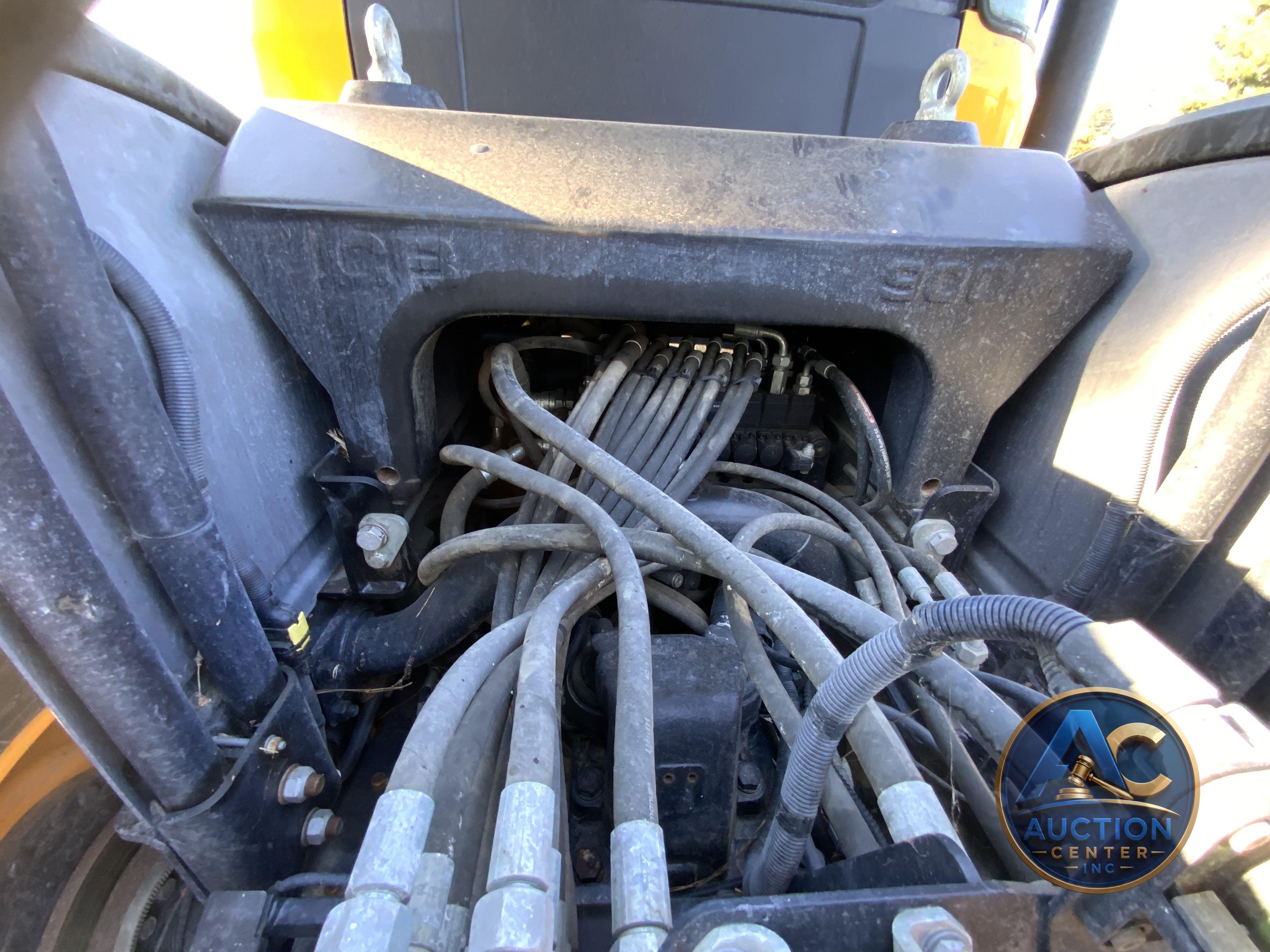 2020 JCB 8330