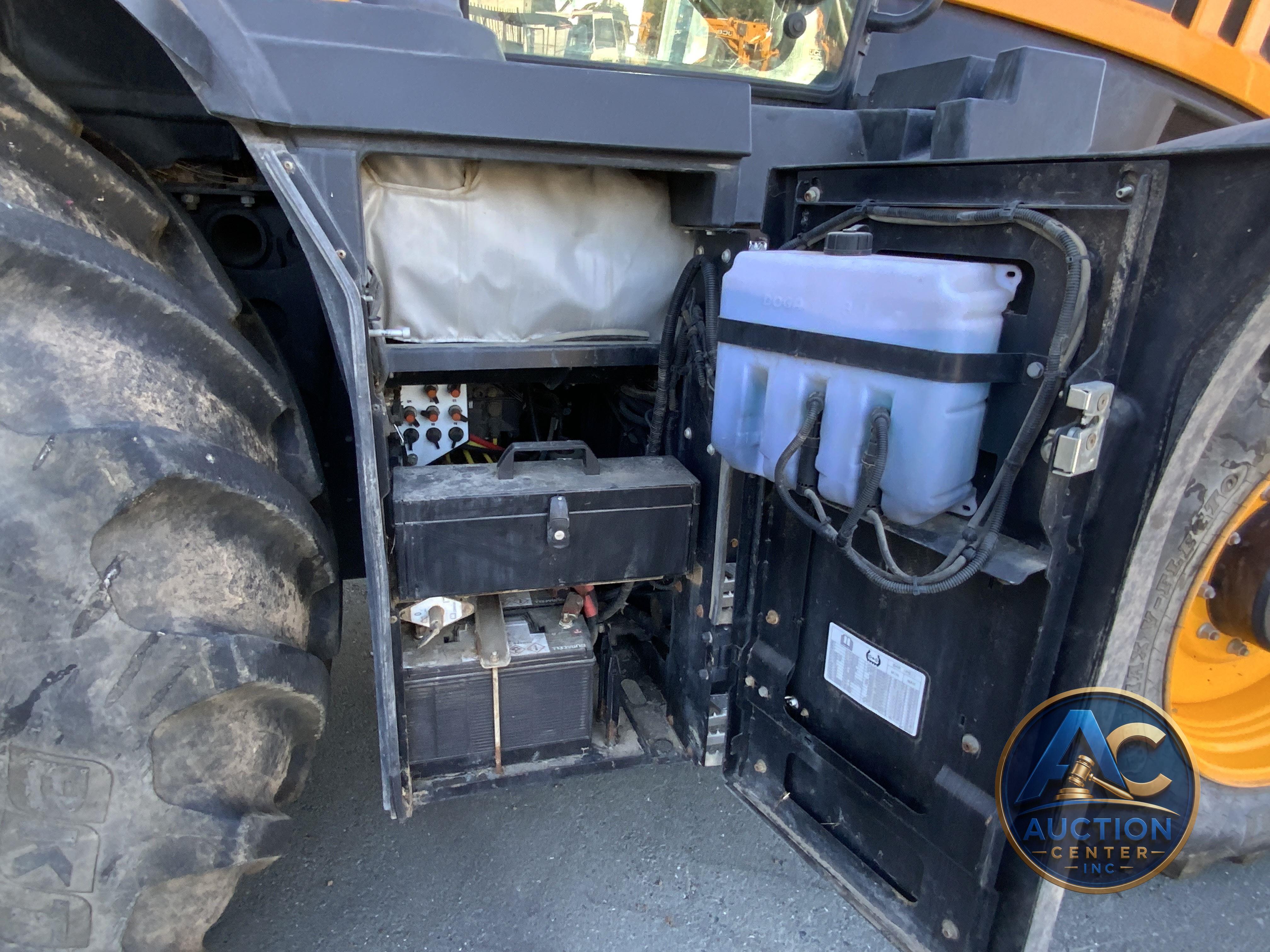2020 JCB 8330