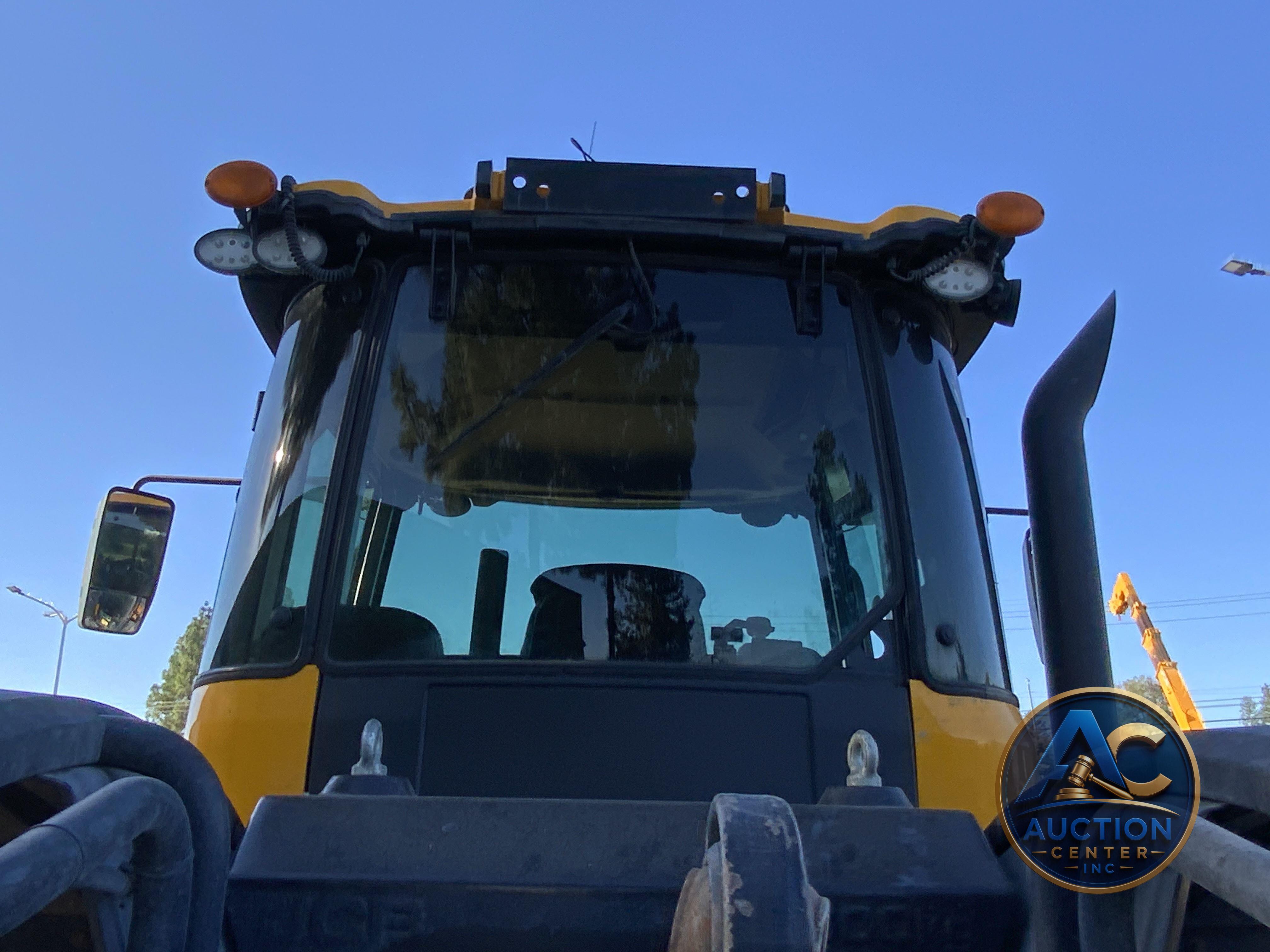 2020 JCB 8330