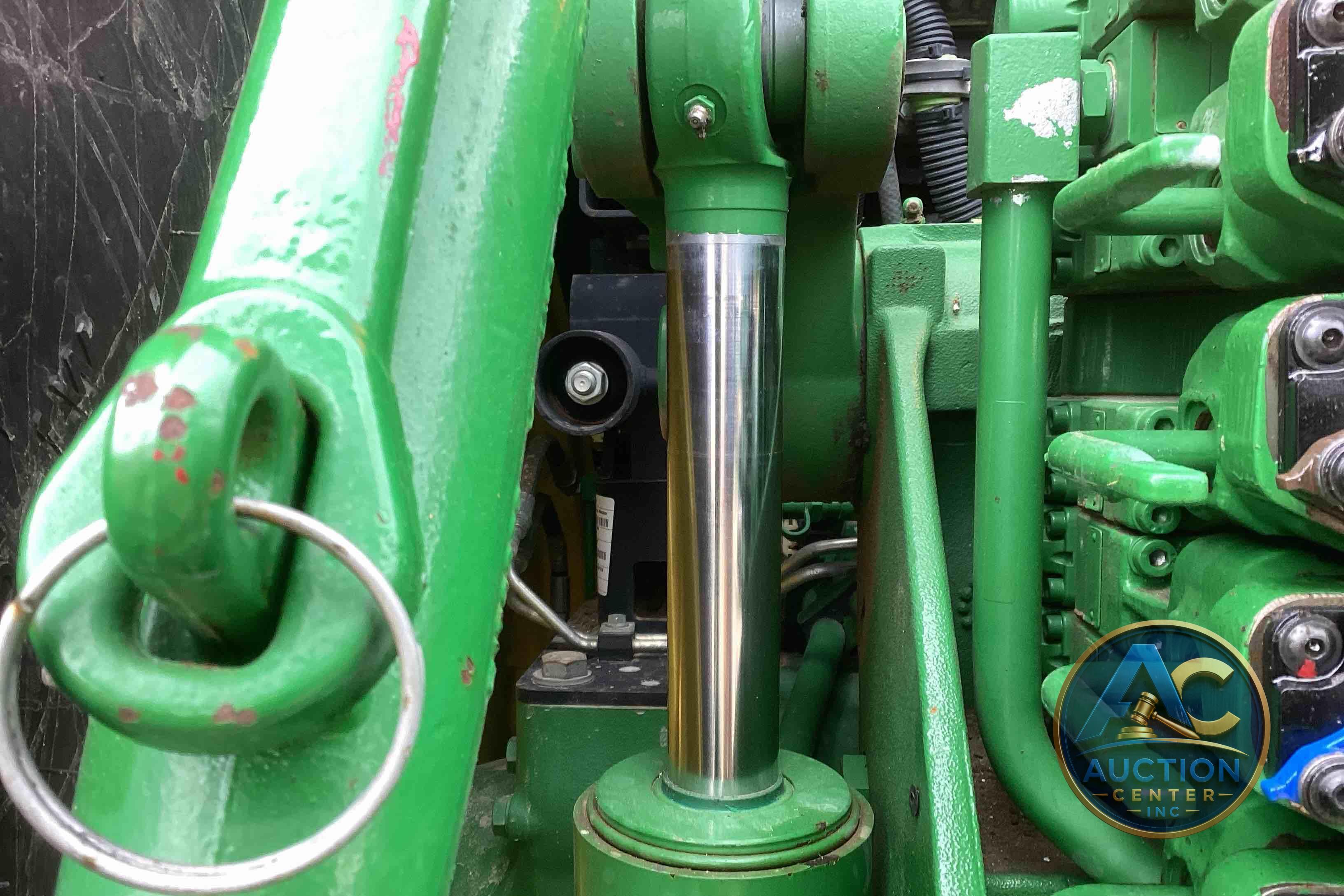 2019 John Deere 8320R
