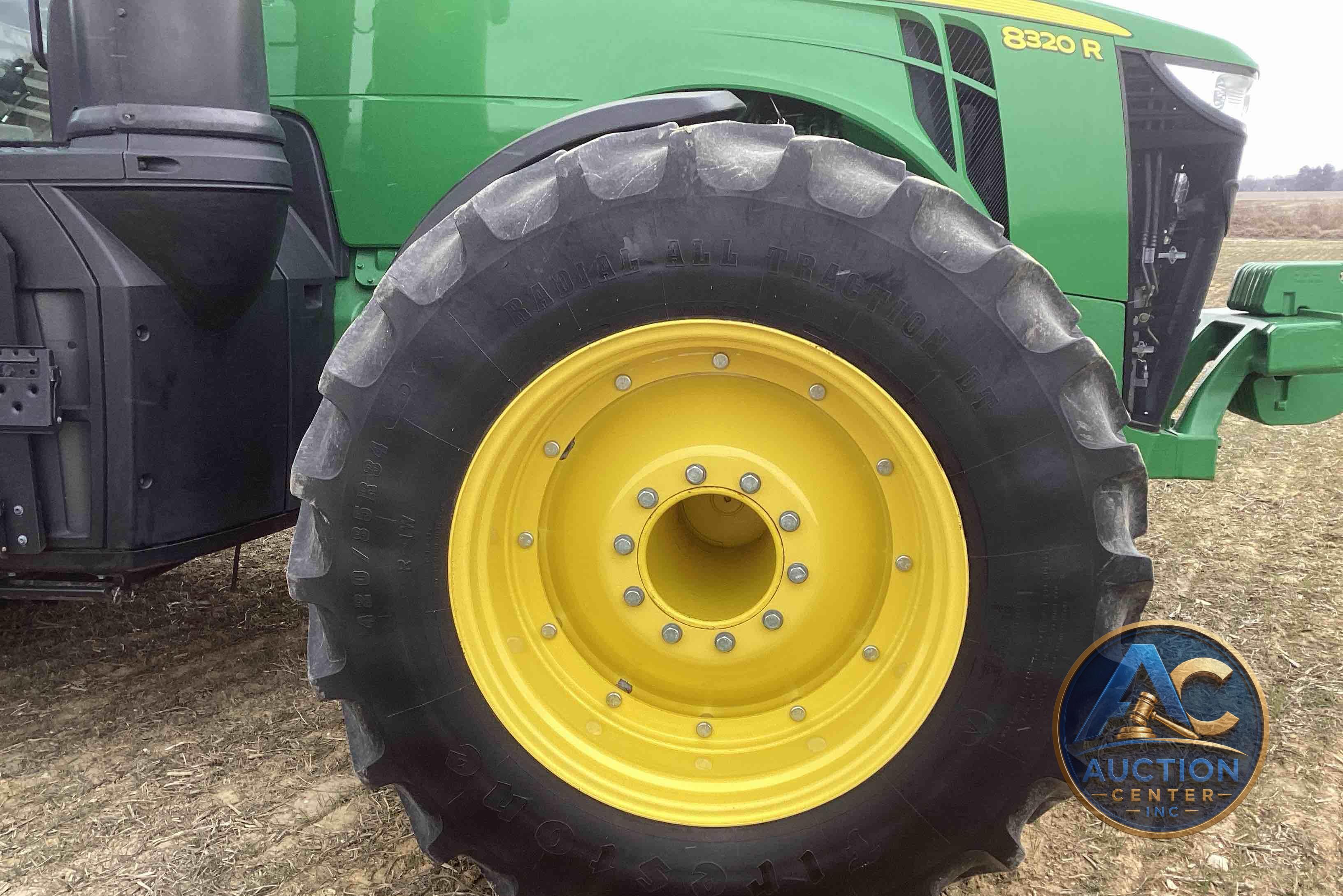 2019 John Deere 8320R