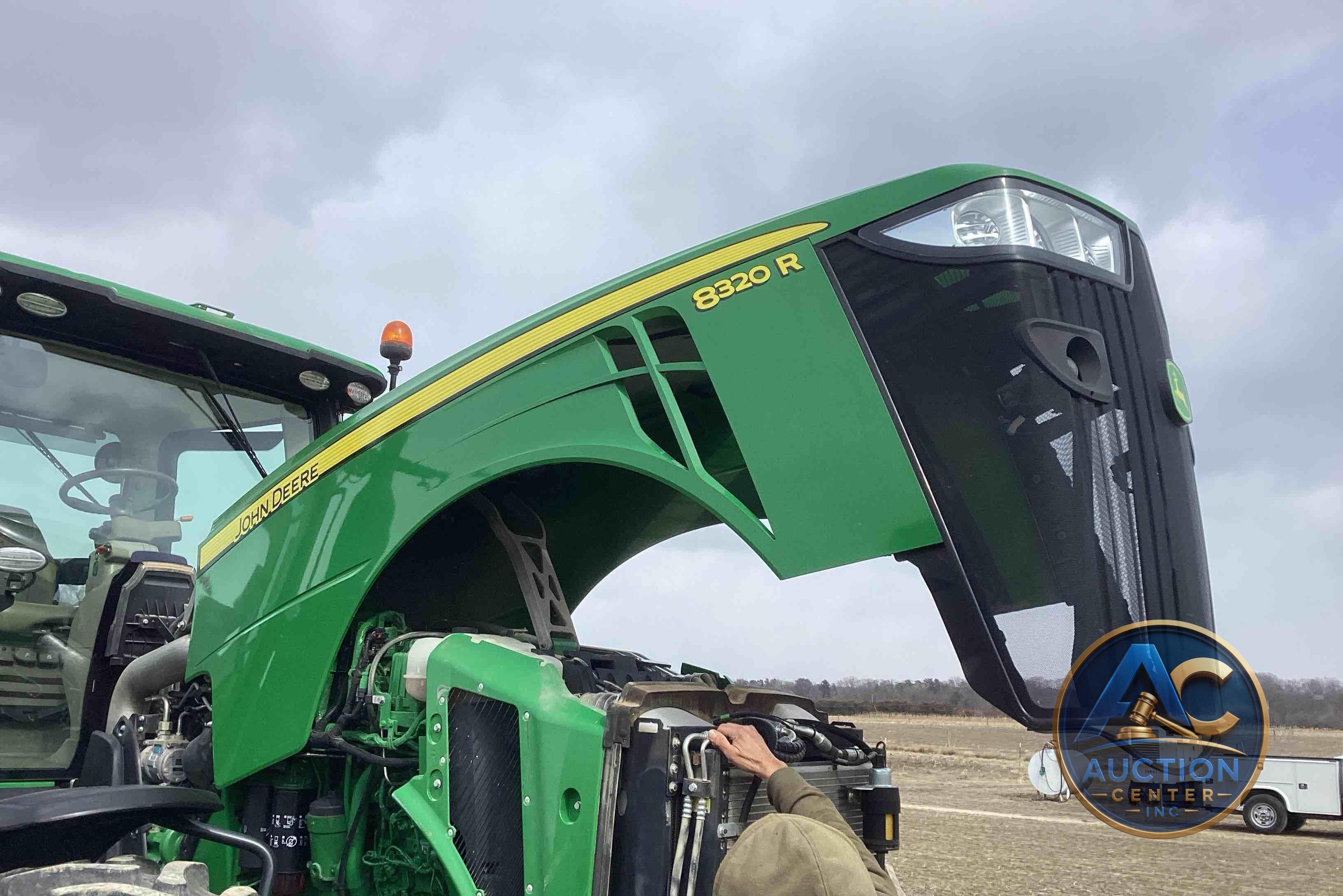 2019 John Deere 8320R