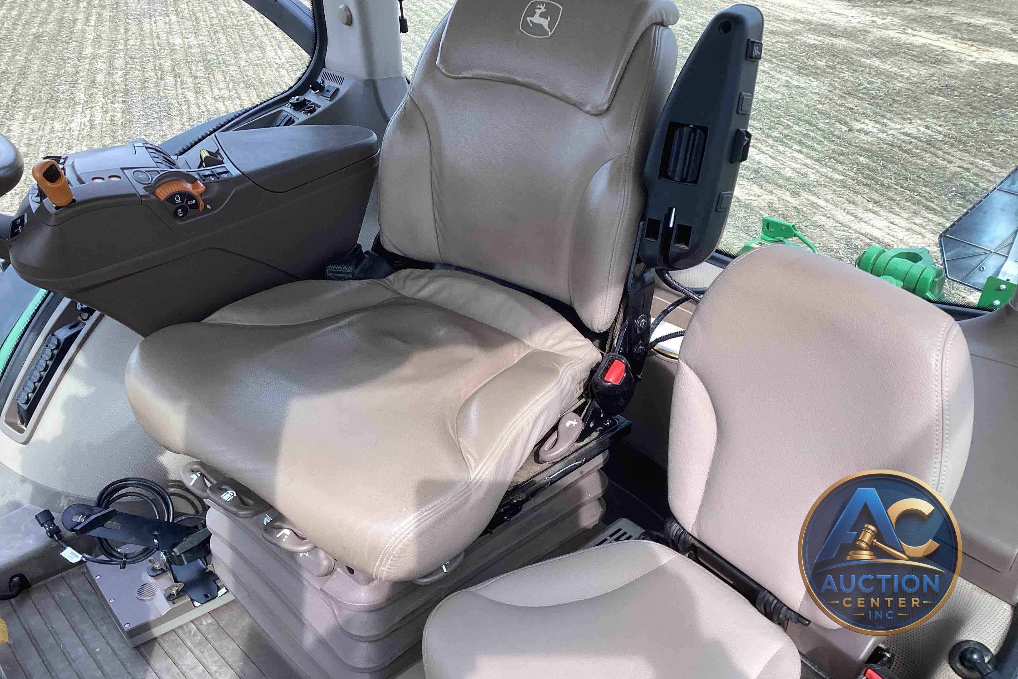 2019 John Deere 8320R