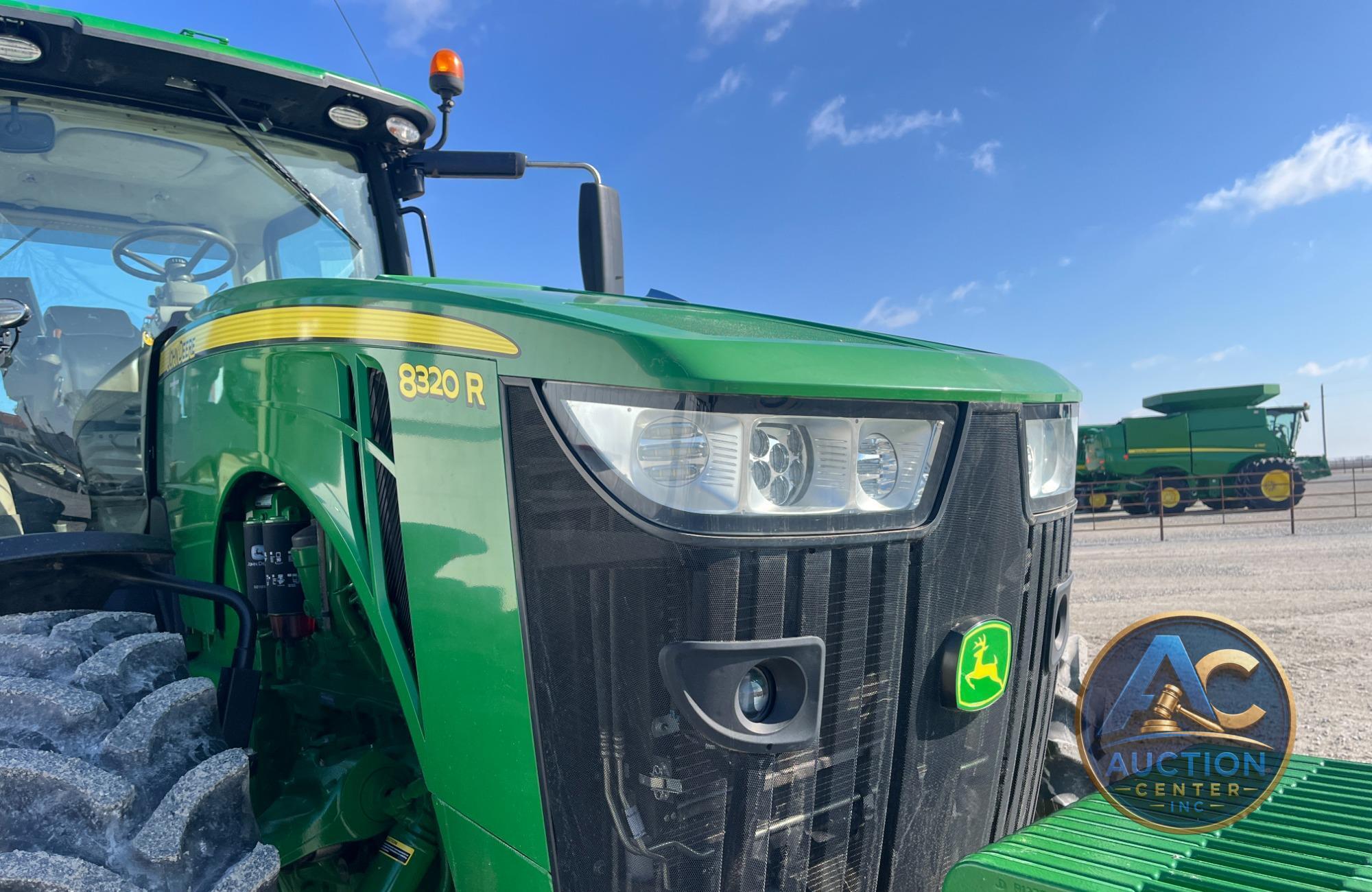 2019 John Deere 8320R