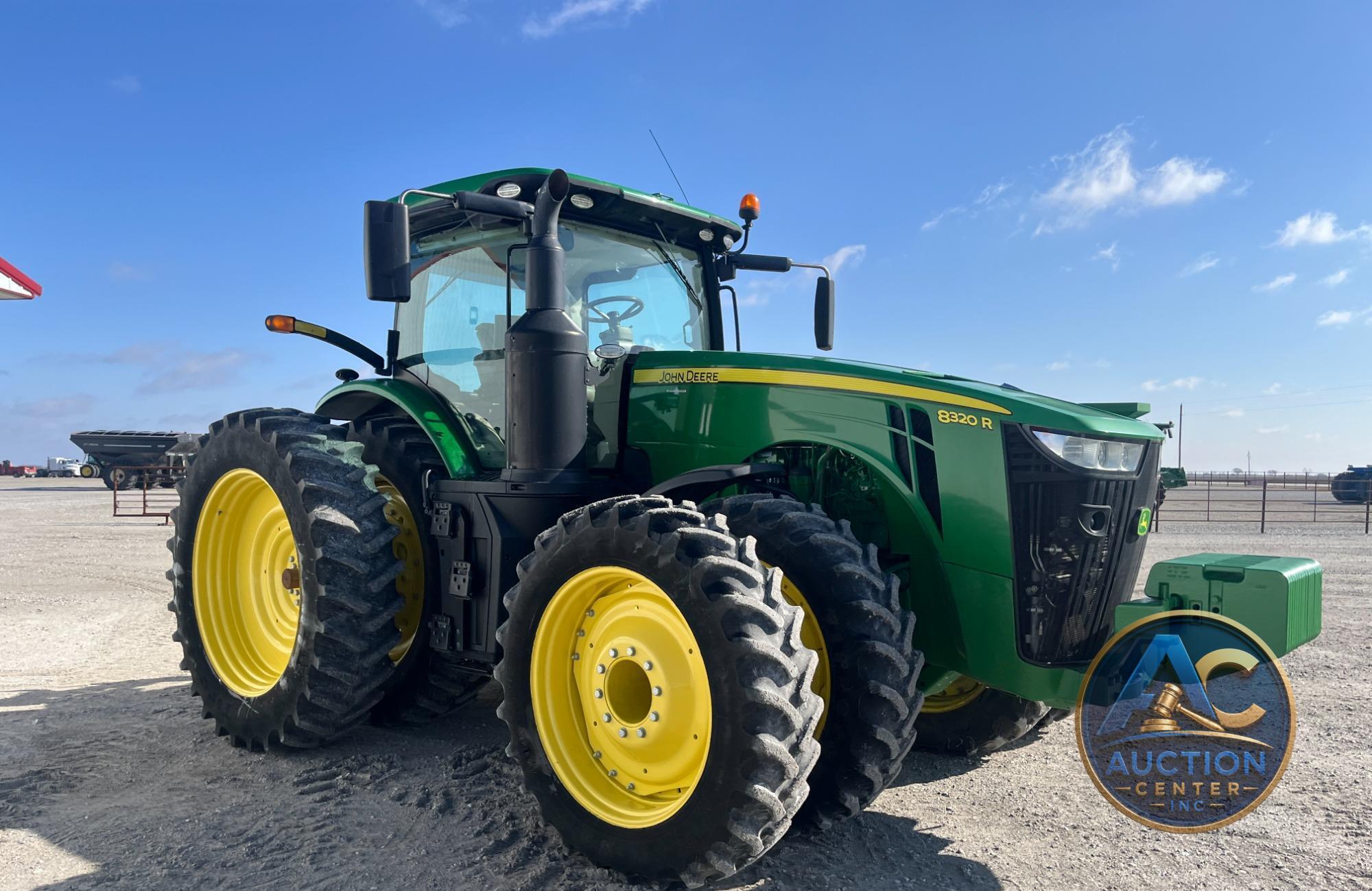 2019 John Deere 8320R
