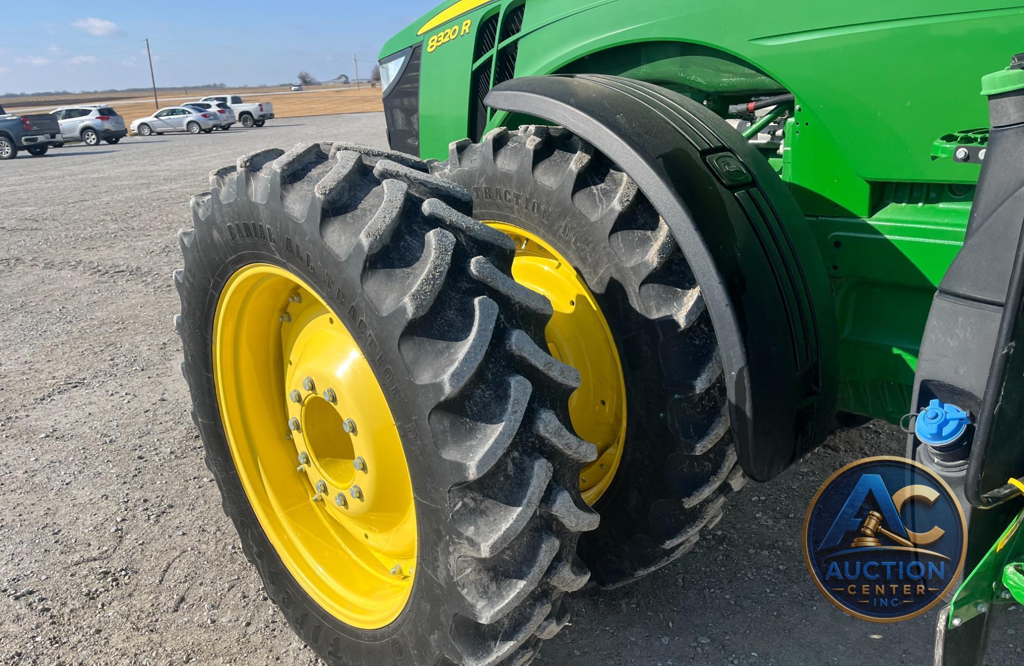 2019 John Deere 8320R