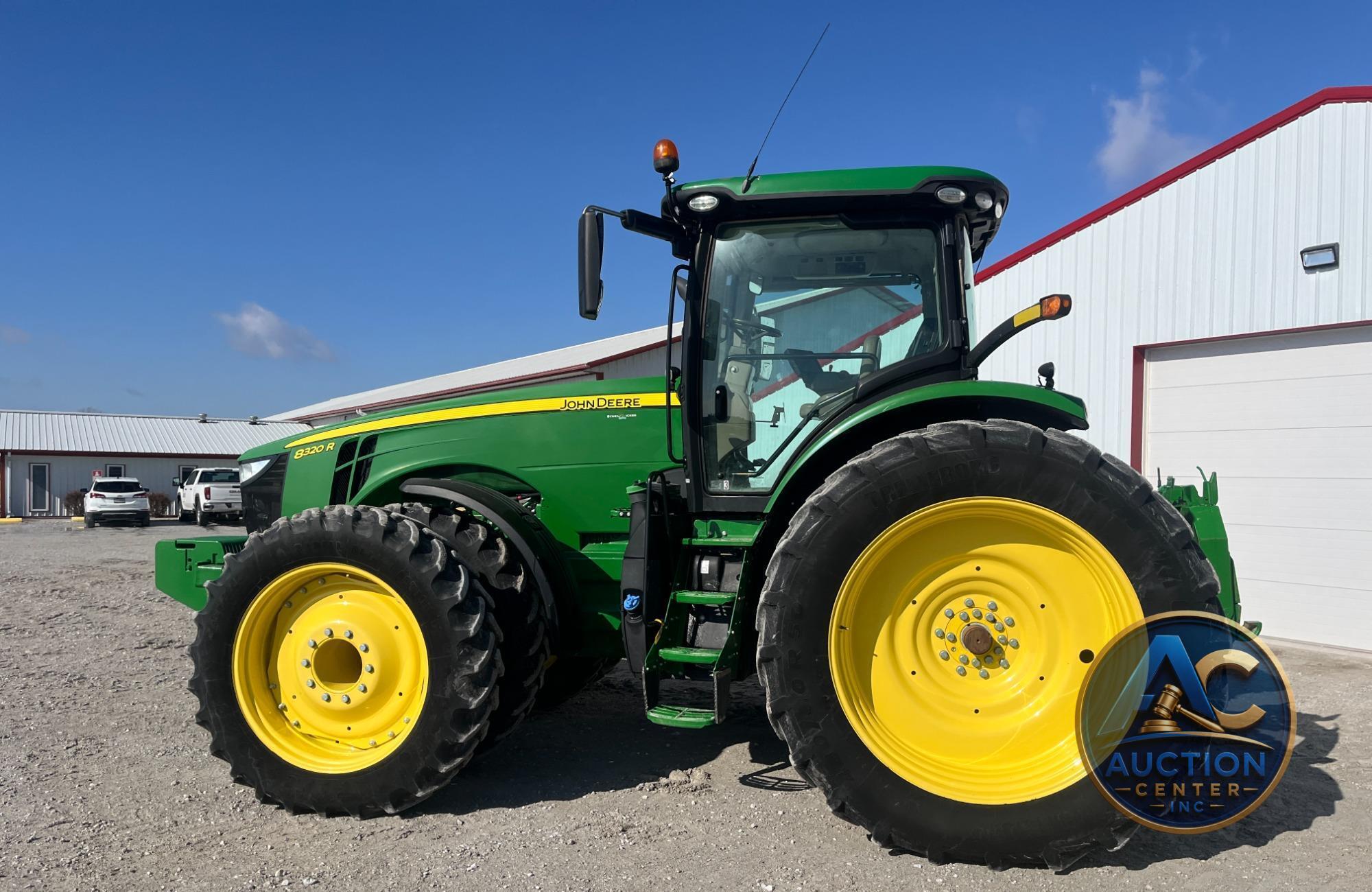 2019 John Deere 8320R