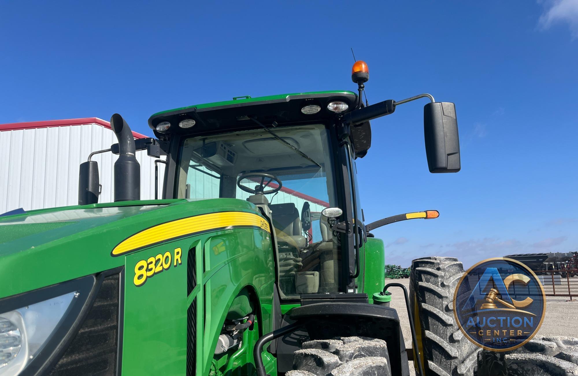 2019 John Deere 8320R