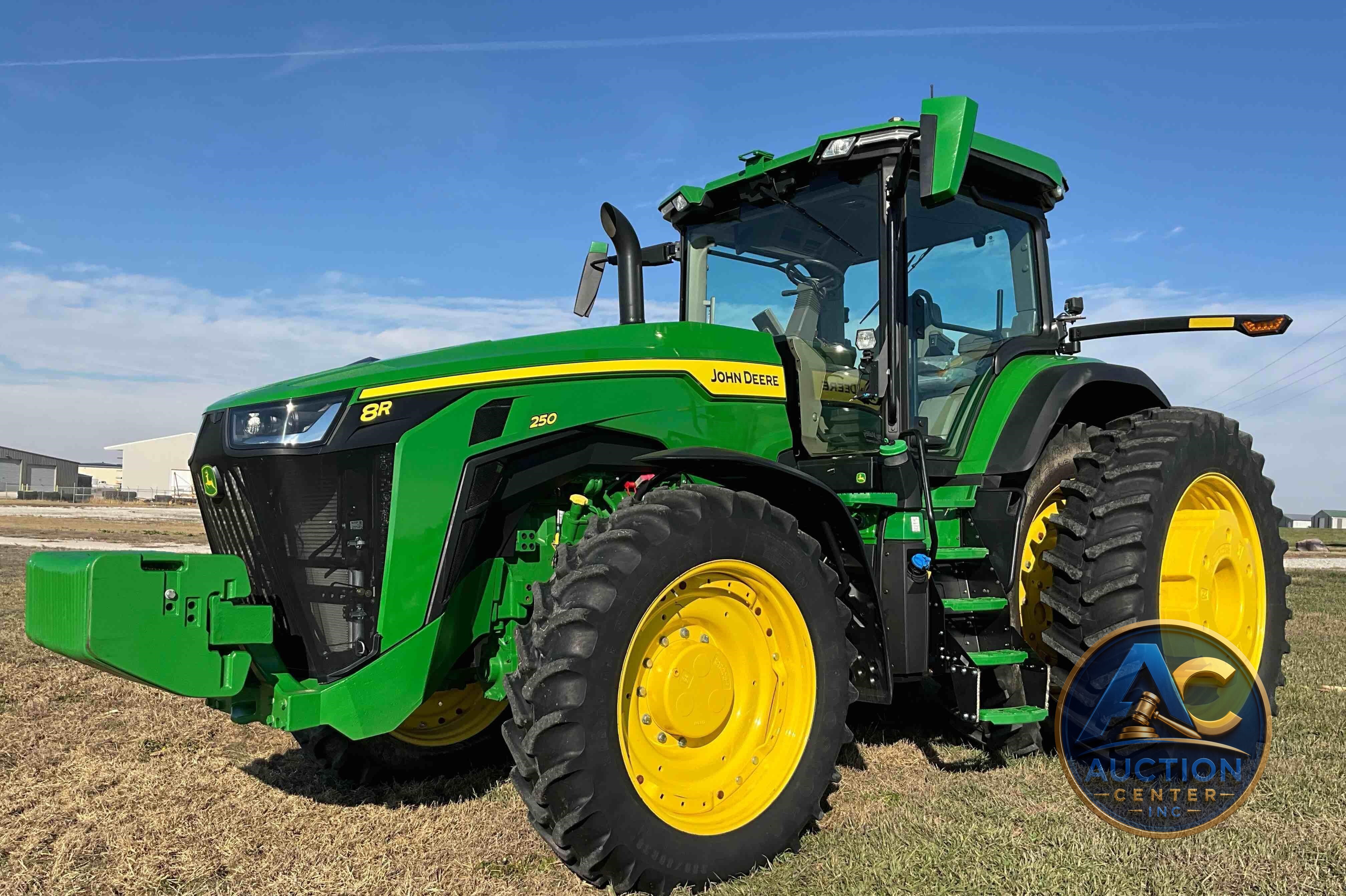 2022 John Deere 8R 250