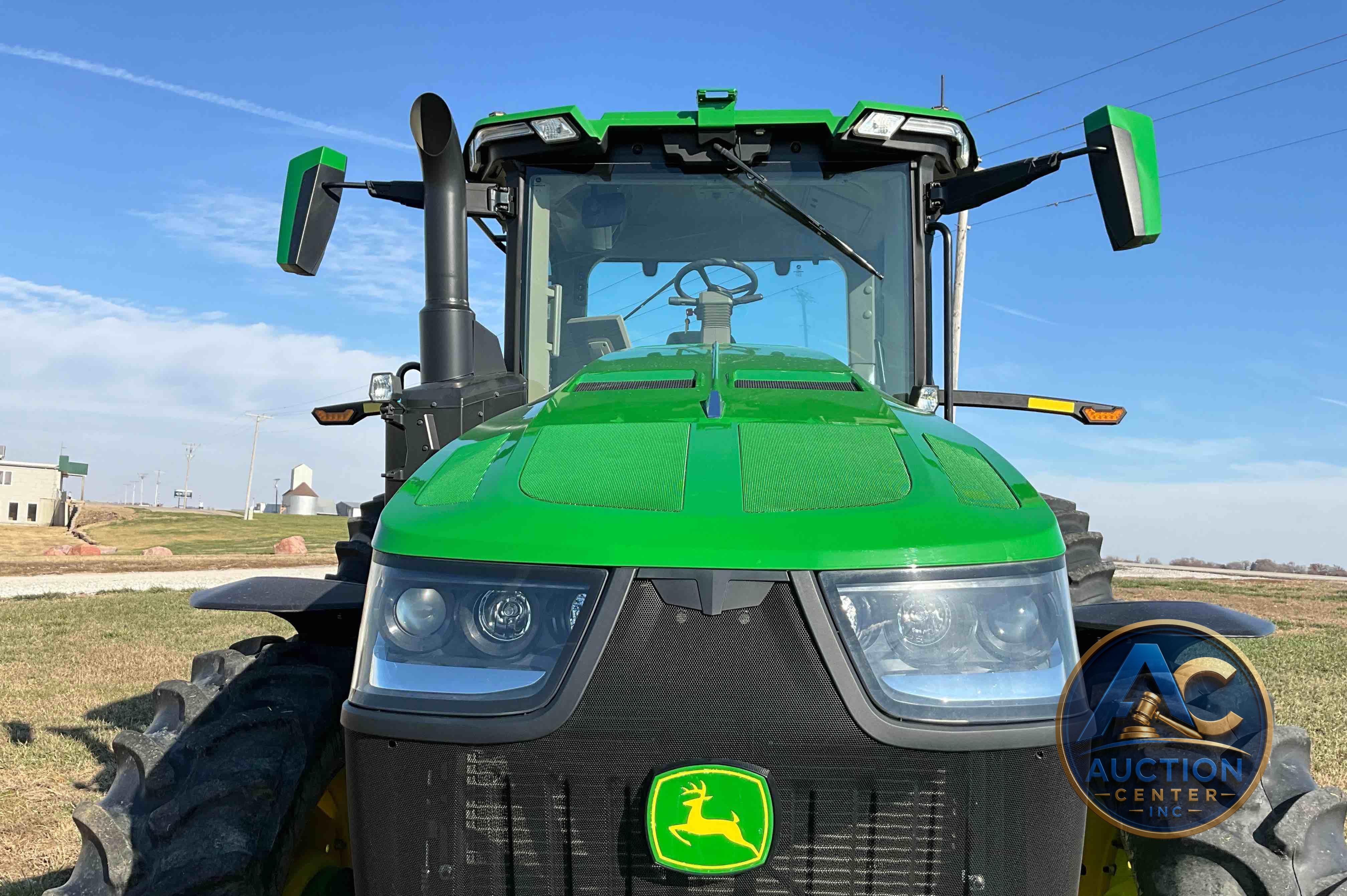 2022 John Deere 8R 250