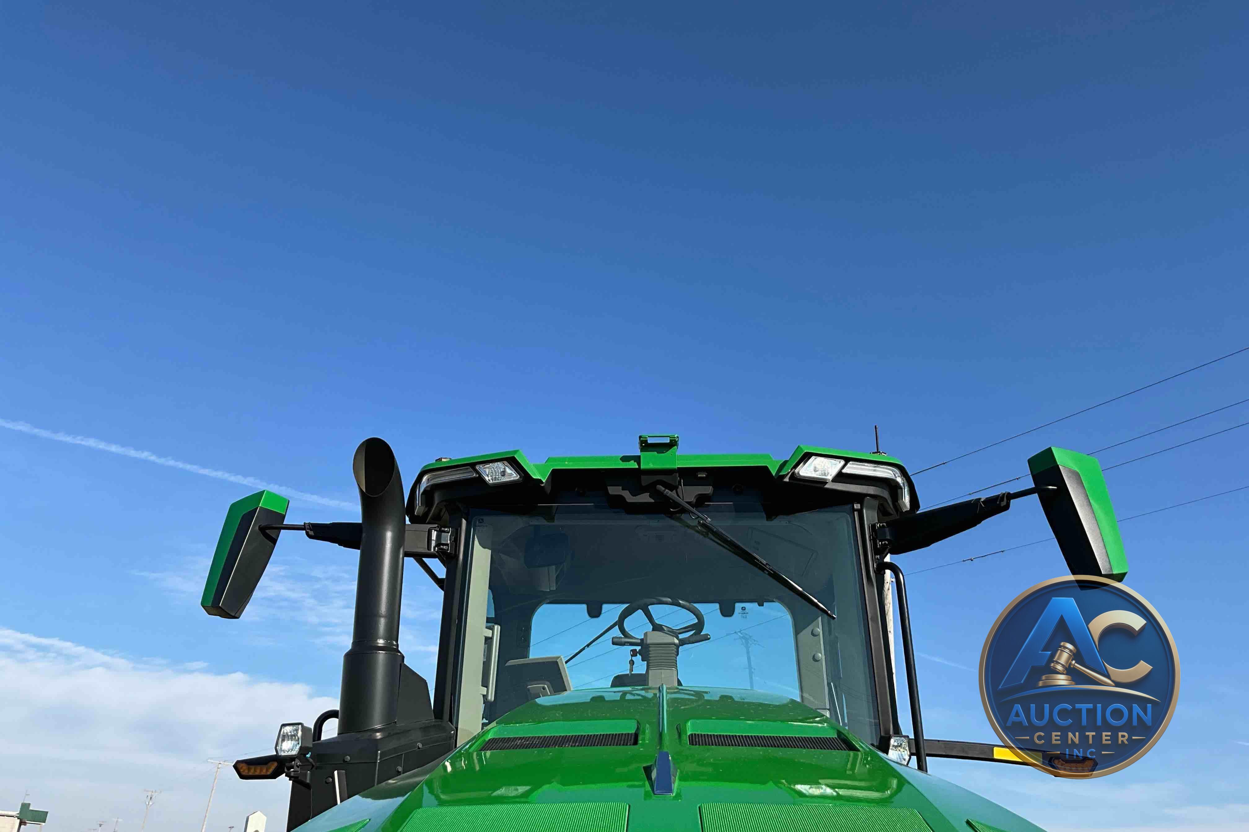 2022 John Deere 8R 250