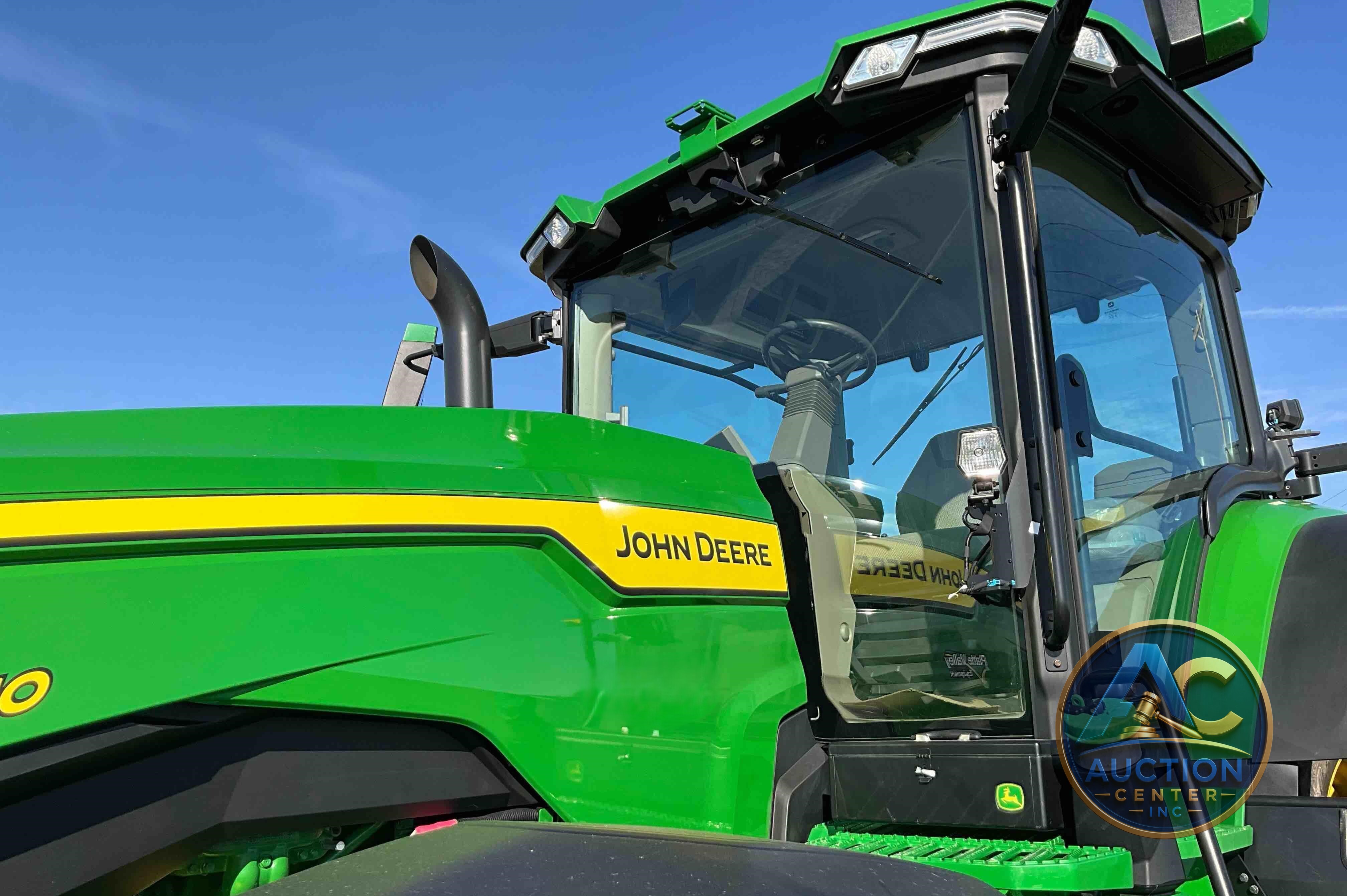 2022 John Deere 8R 250