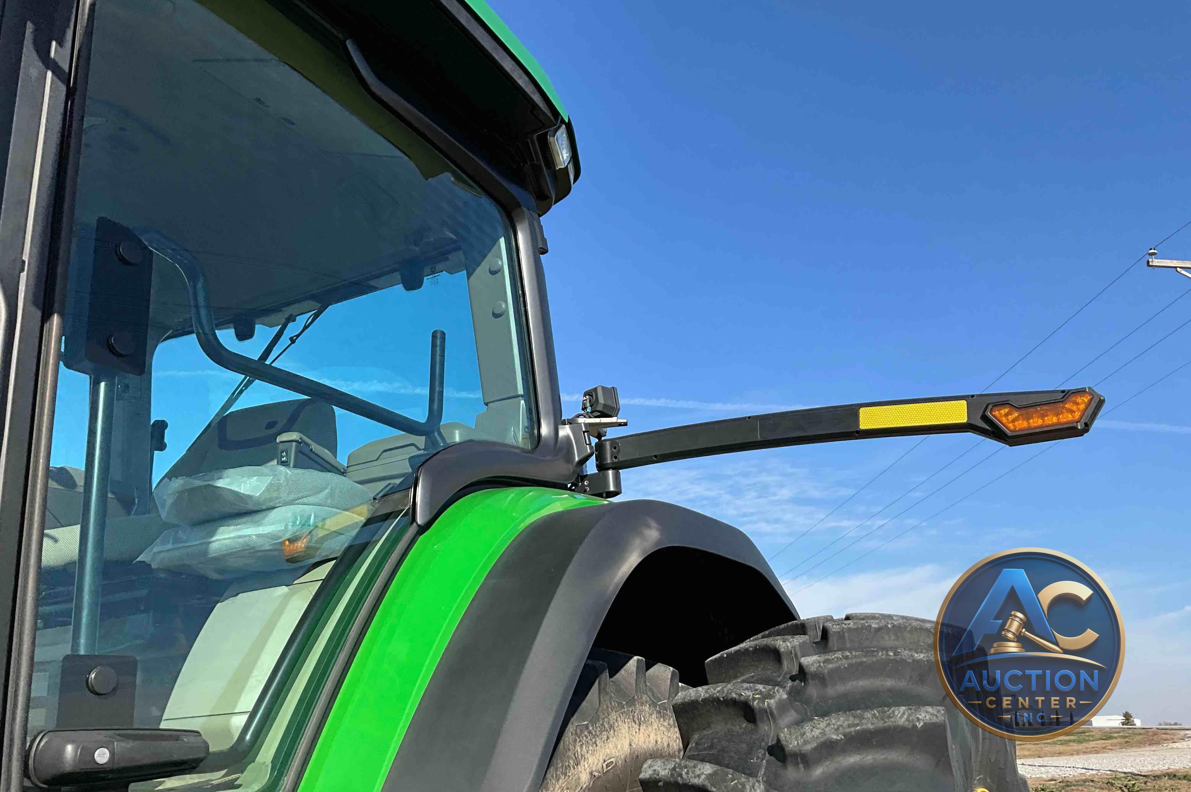 2022 John Deere 8R 250