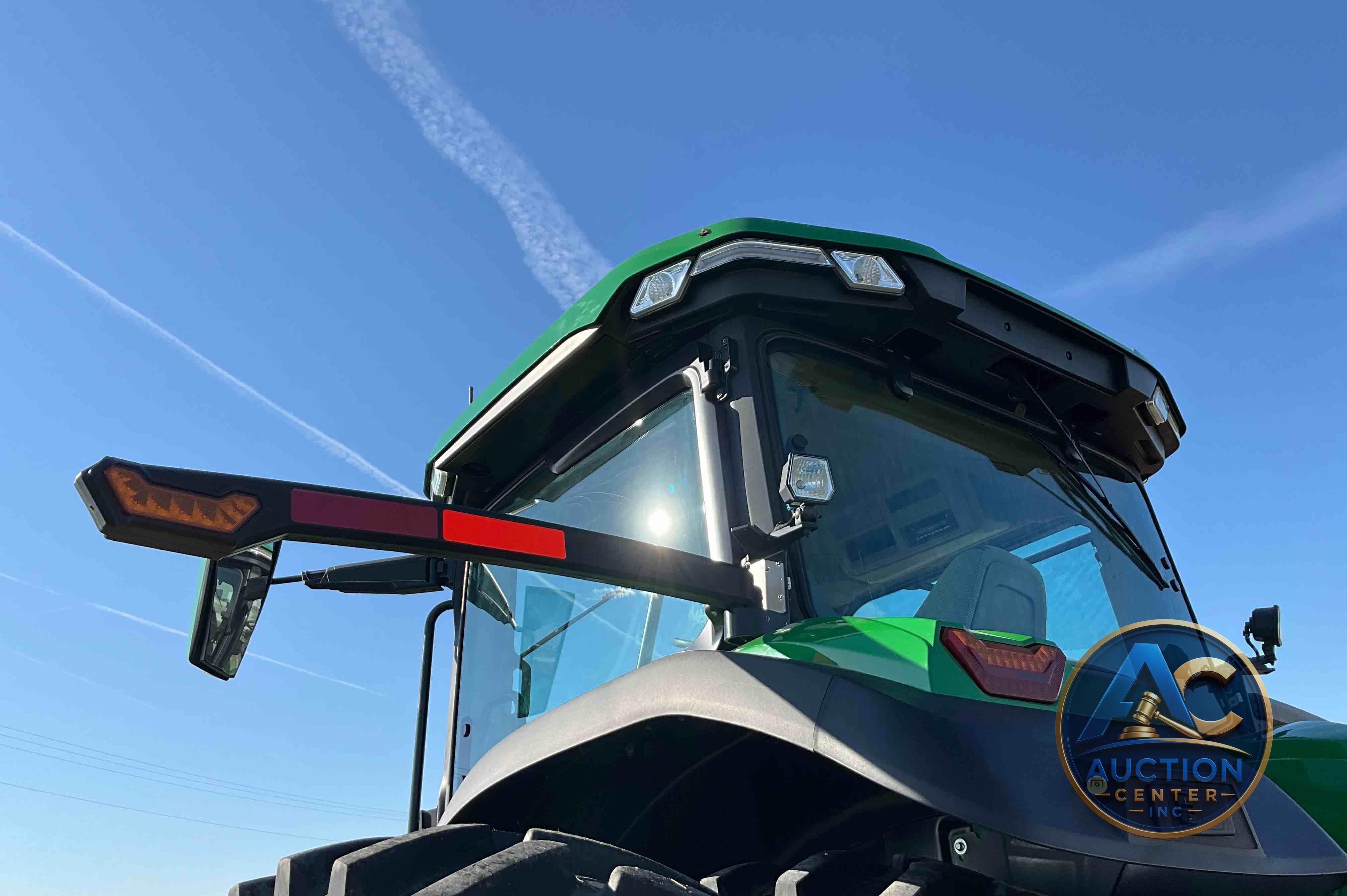 2022 John Deere 8R 250