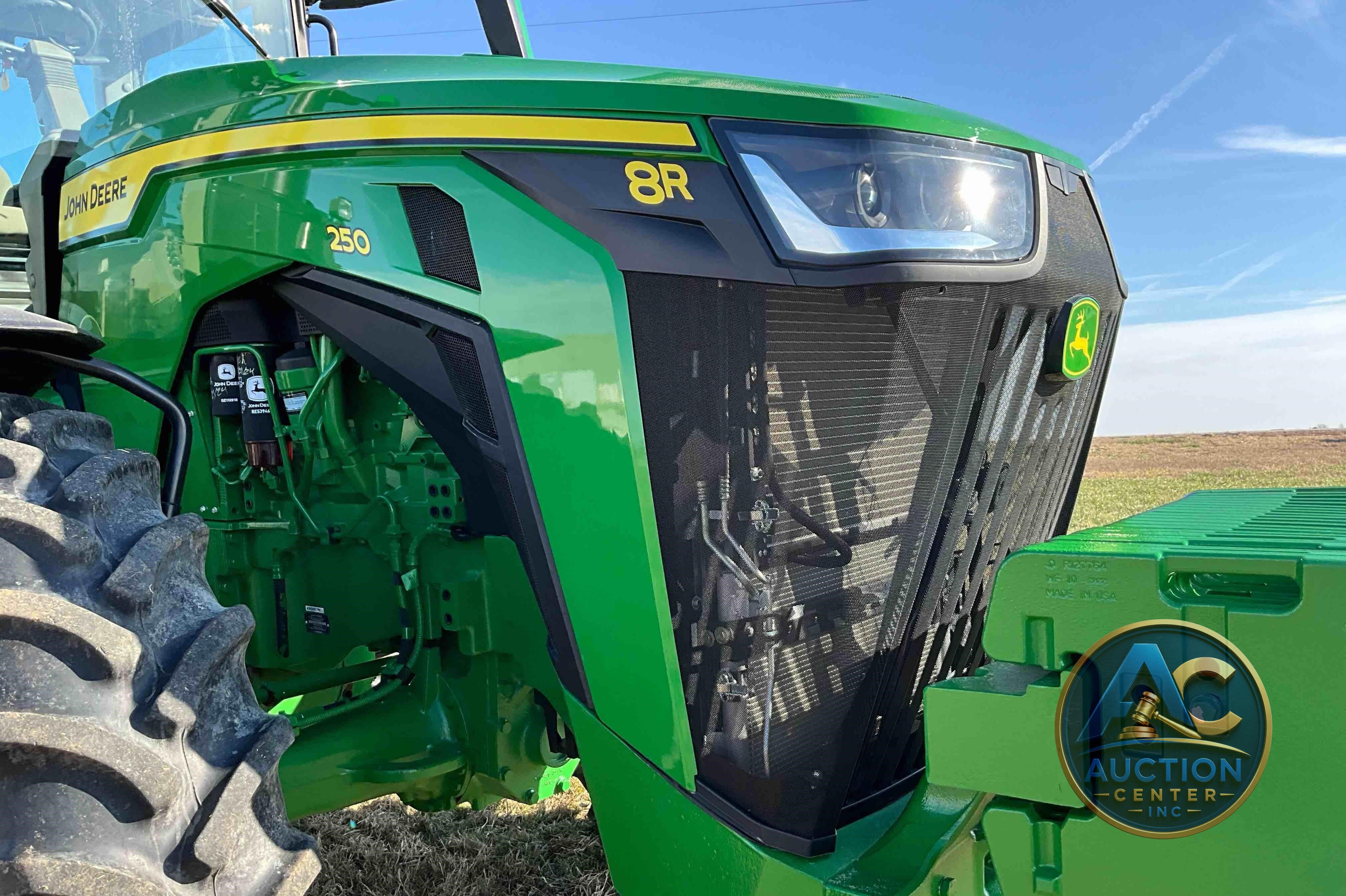 2022 John Deere 8R 250