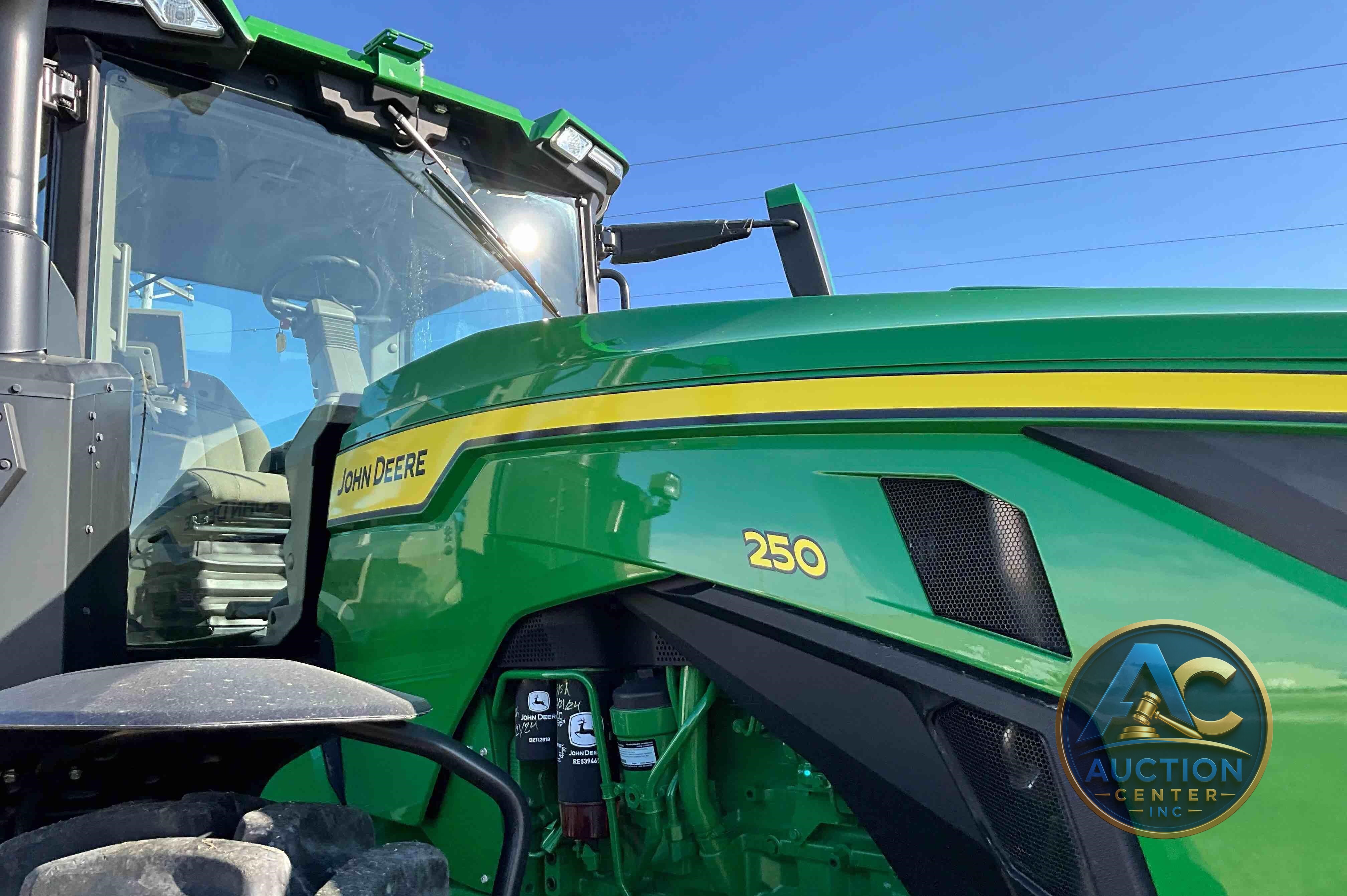 2022 John Deere 8R 250