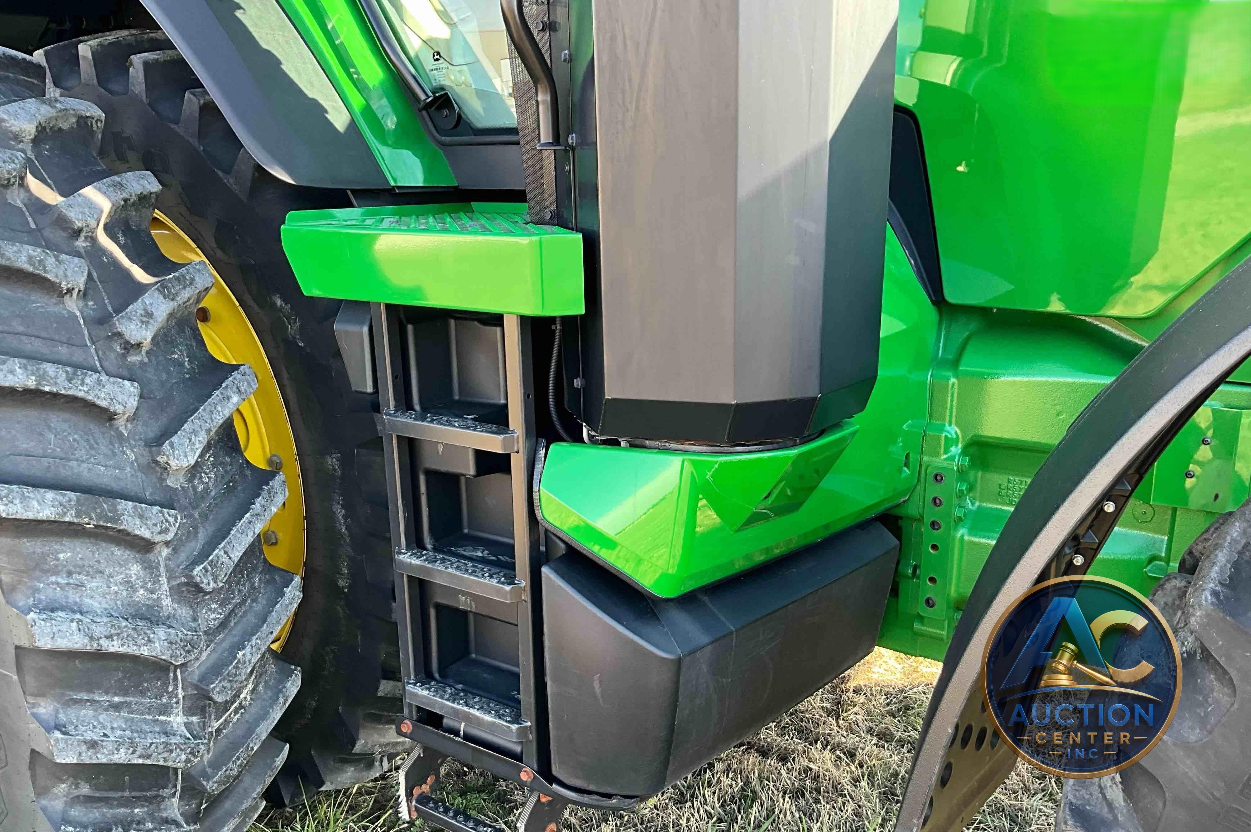 2022 John Deere 8R 250