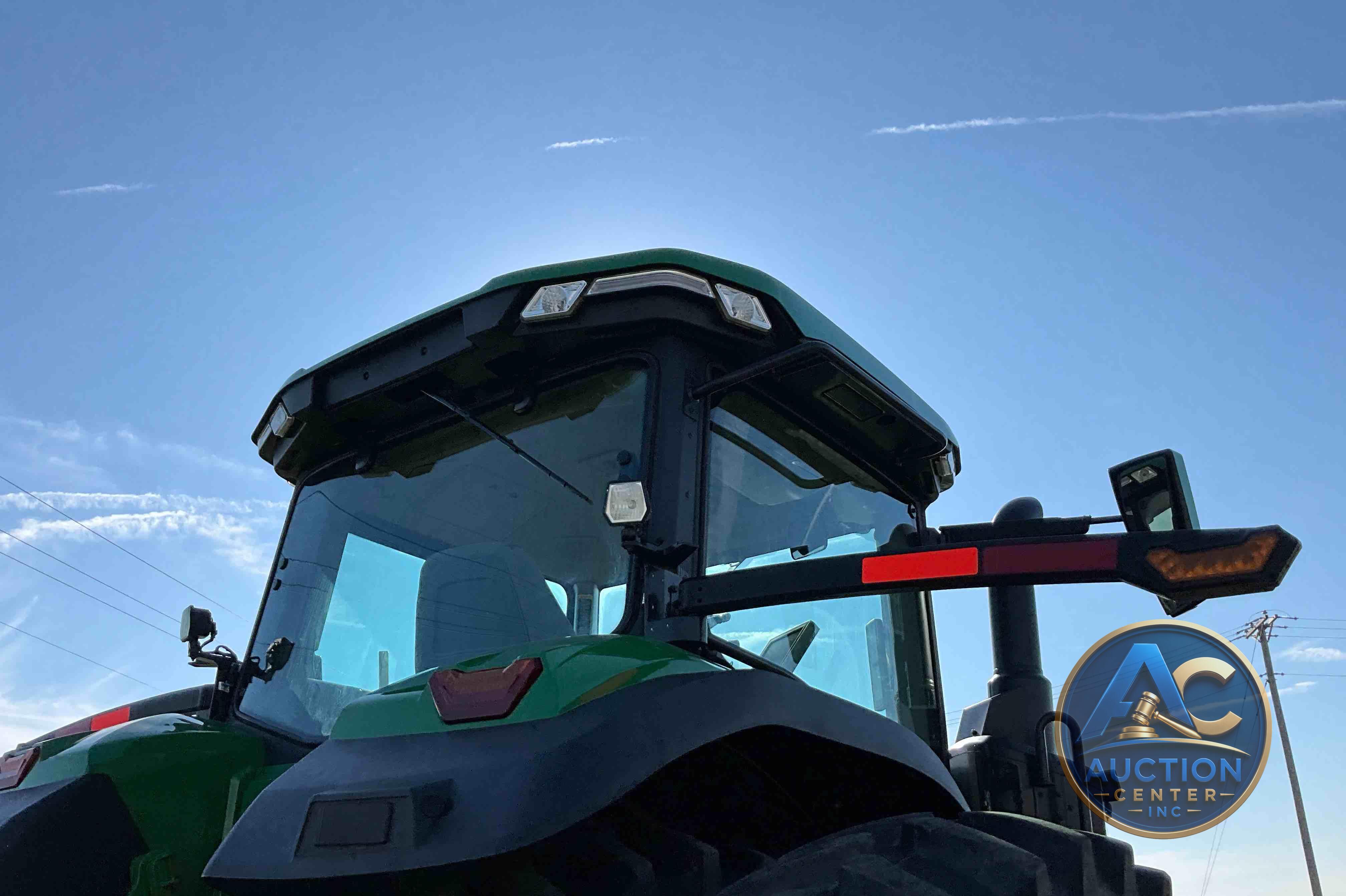 2022 John Deere 8R 250