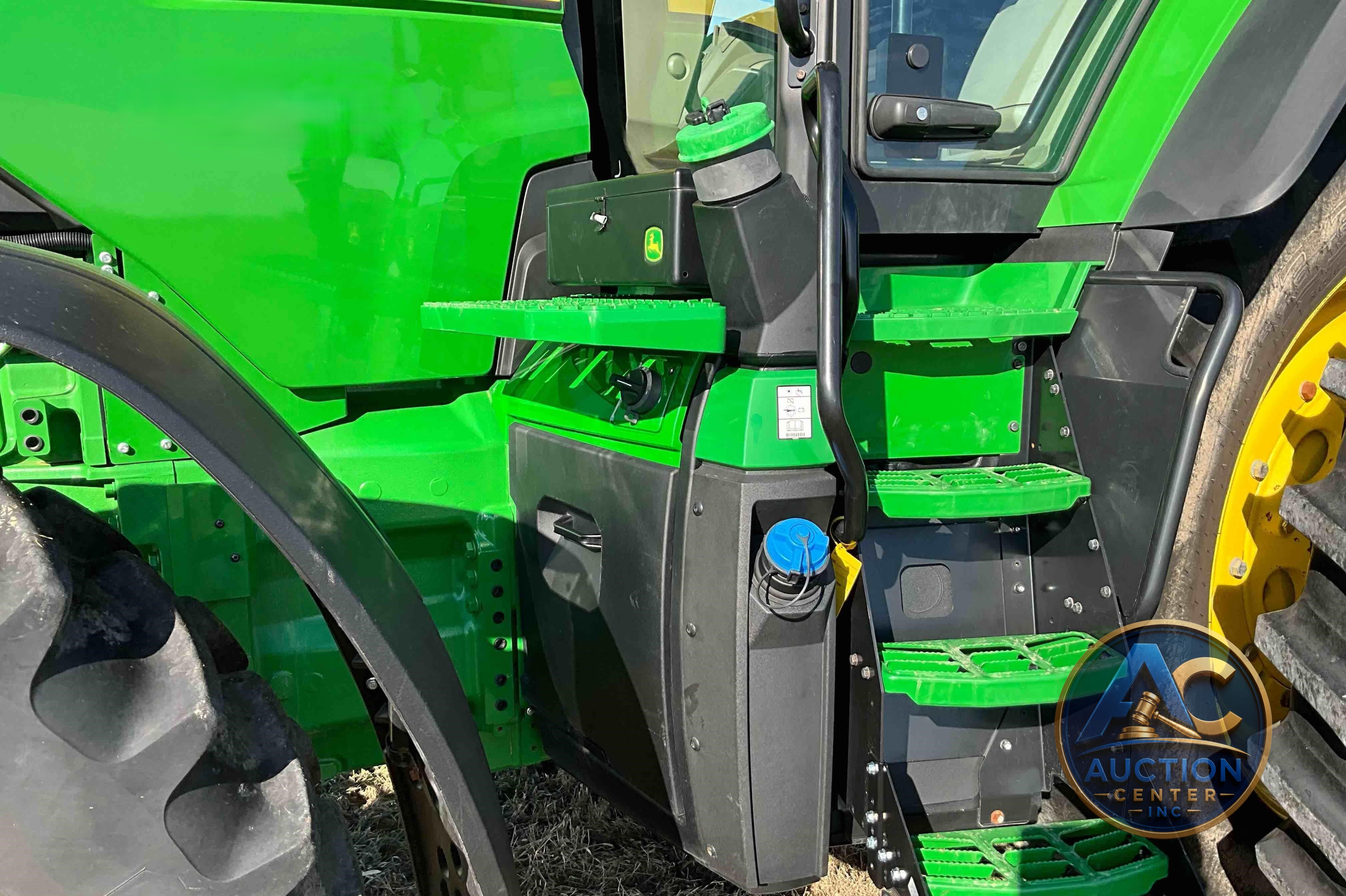 2022 John Deere 8R 250