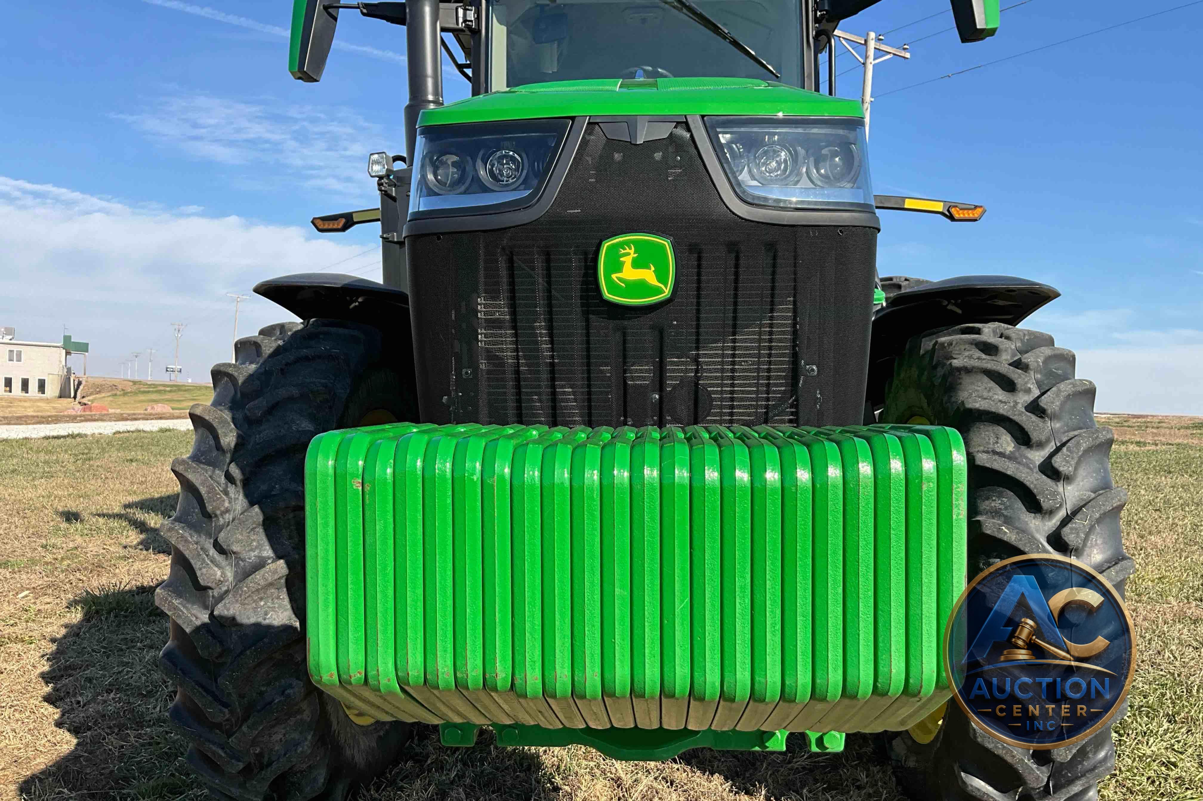 2022 John Deere 8R 250