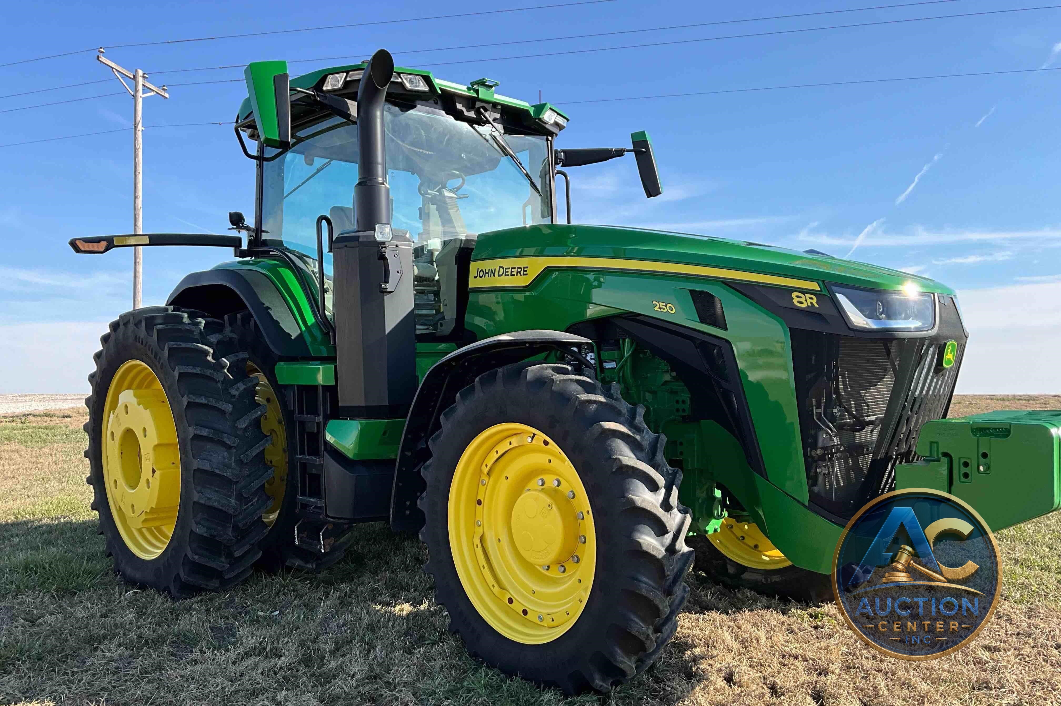 2022 John Deere 8R 250