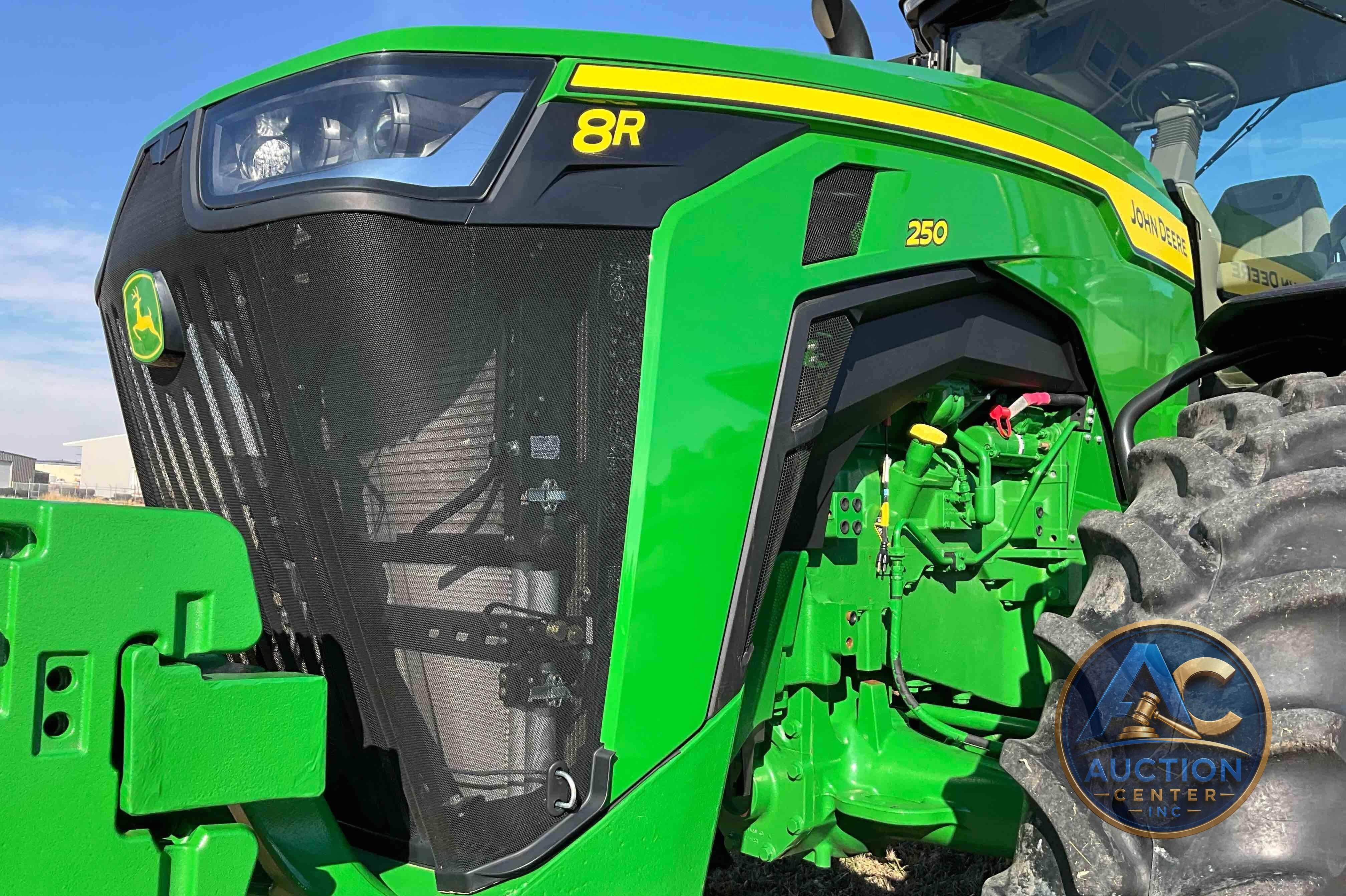 2022 John Deere 8R 250