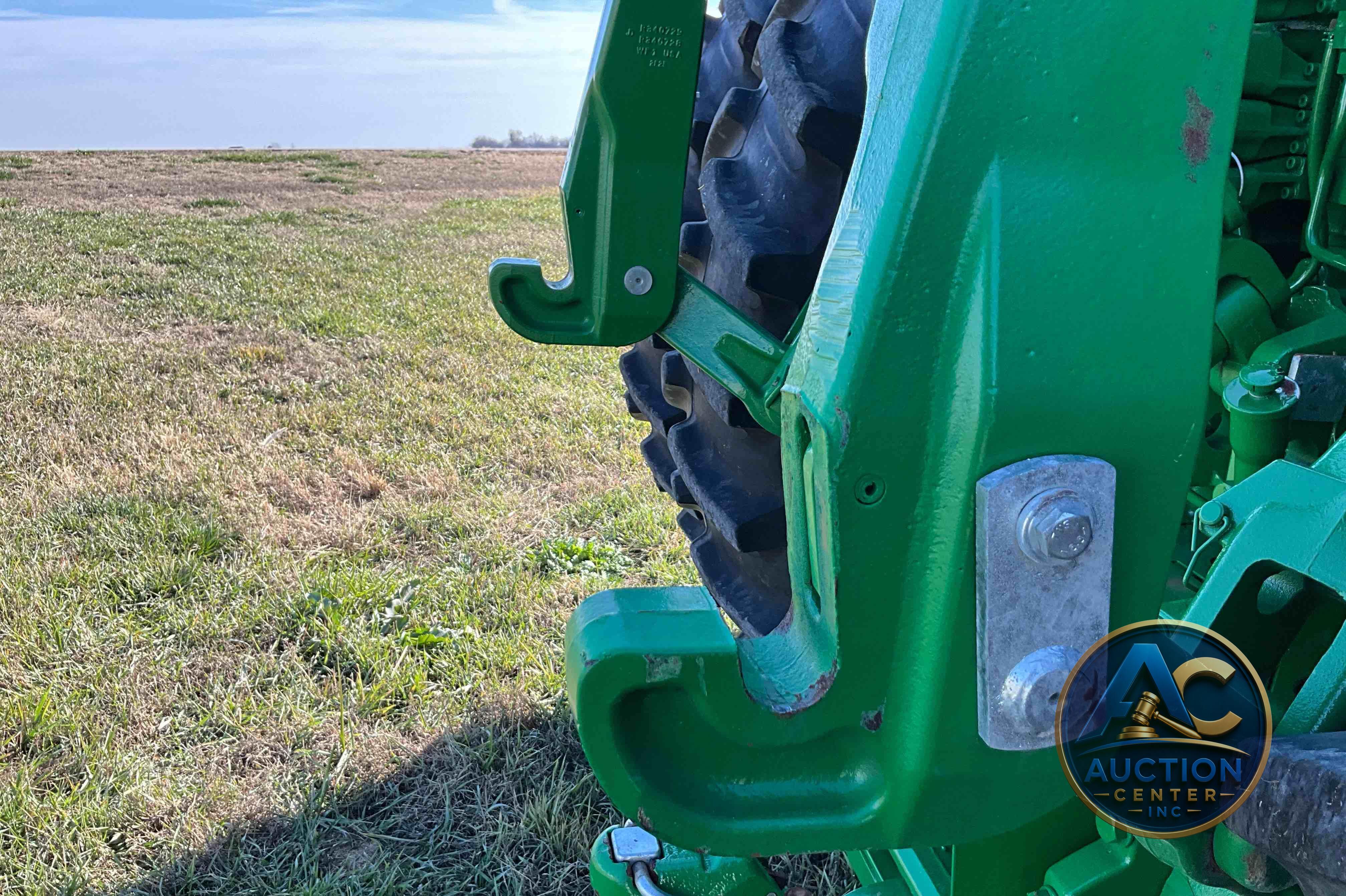 2022 John Deere 8R 250