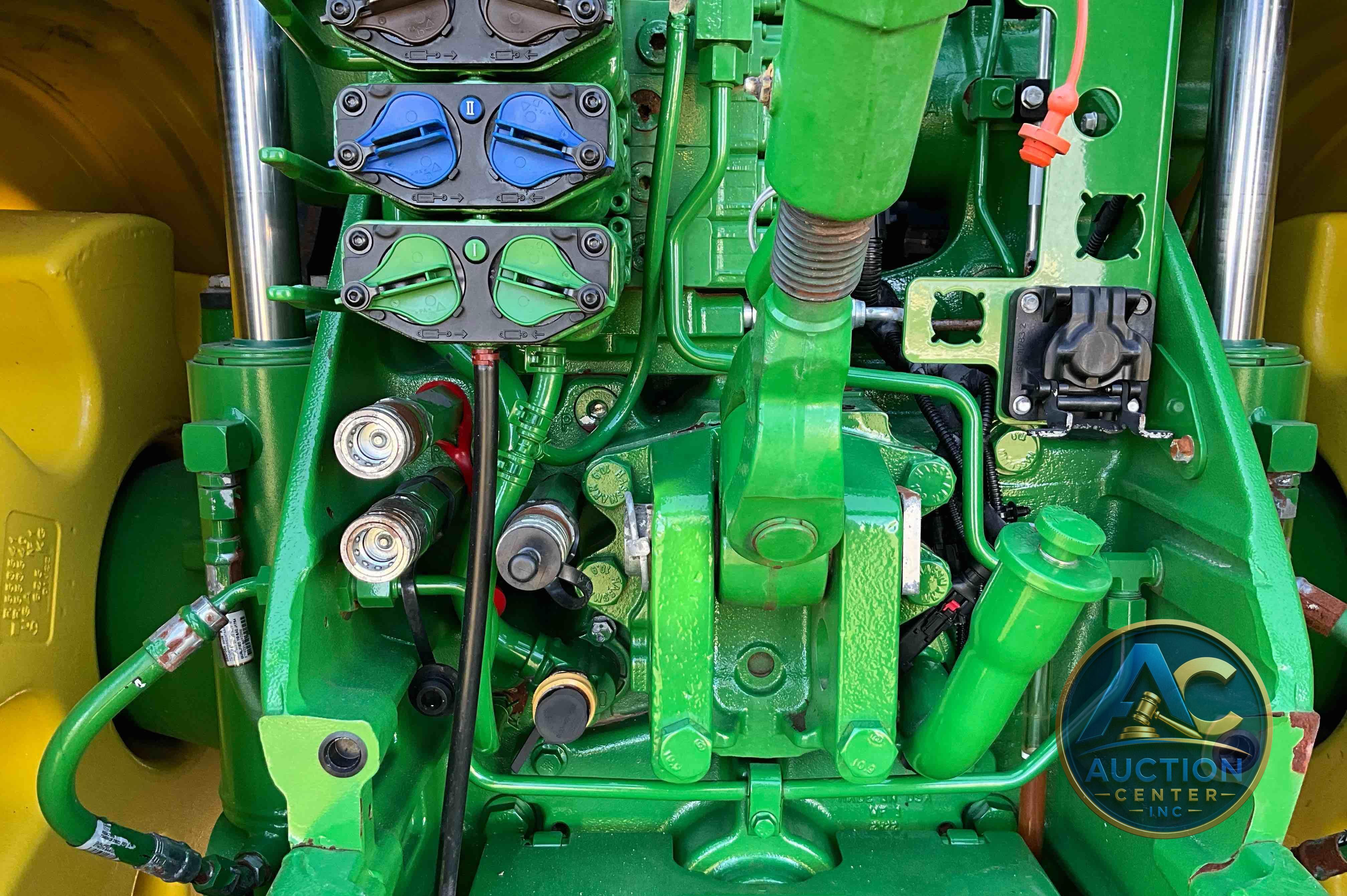 2022 John Deere 8R 250