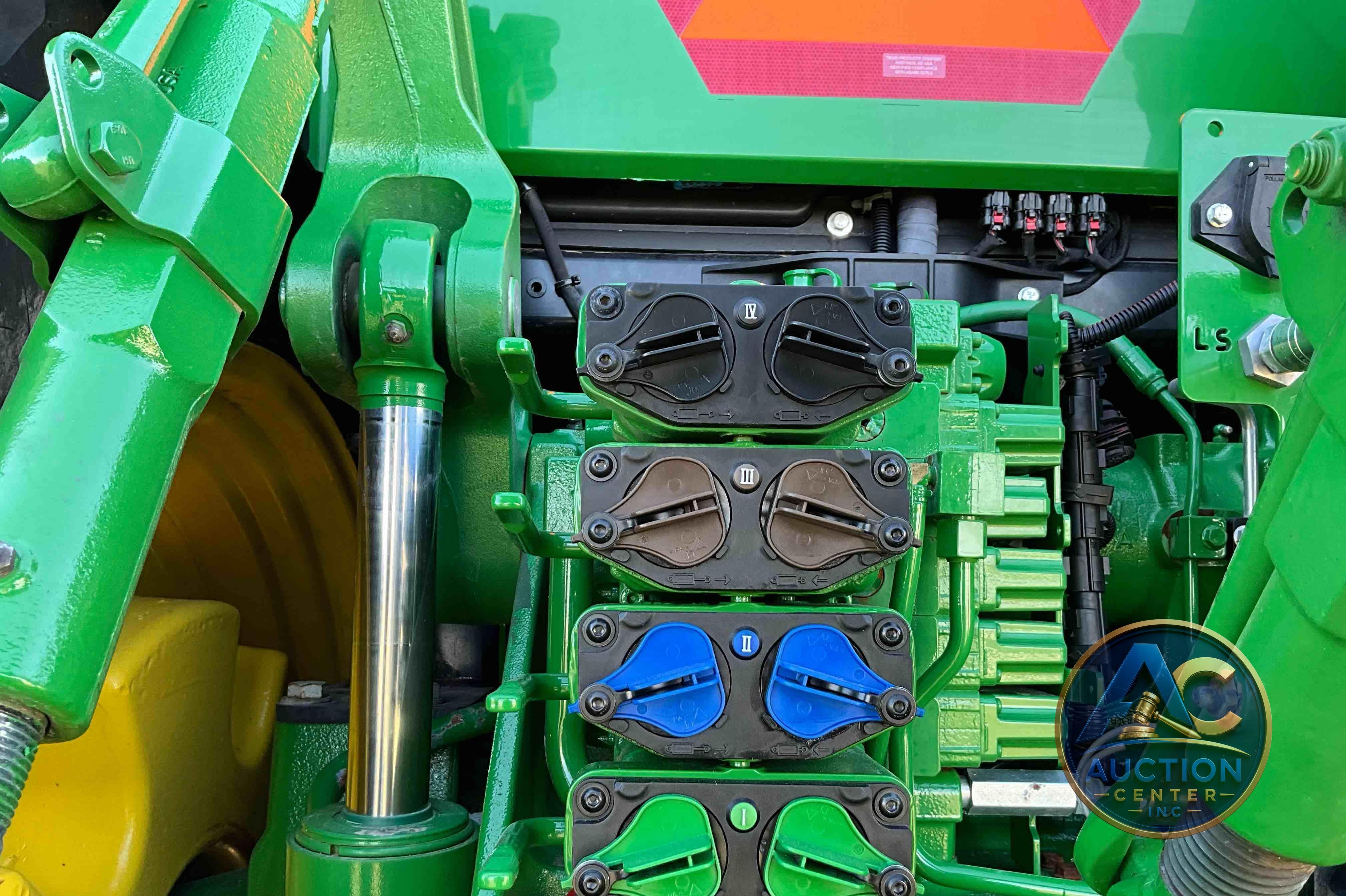 2022 John Deere 8R 250