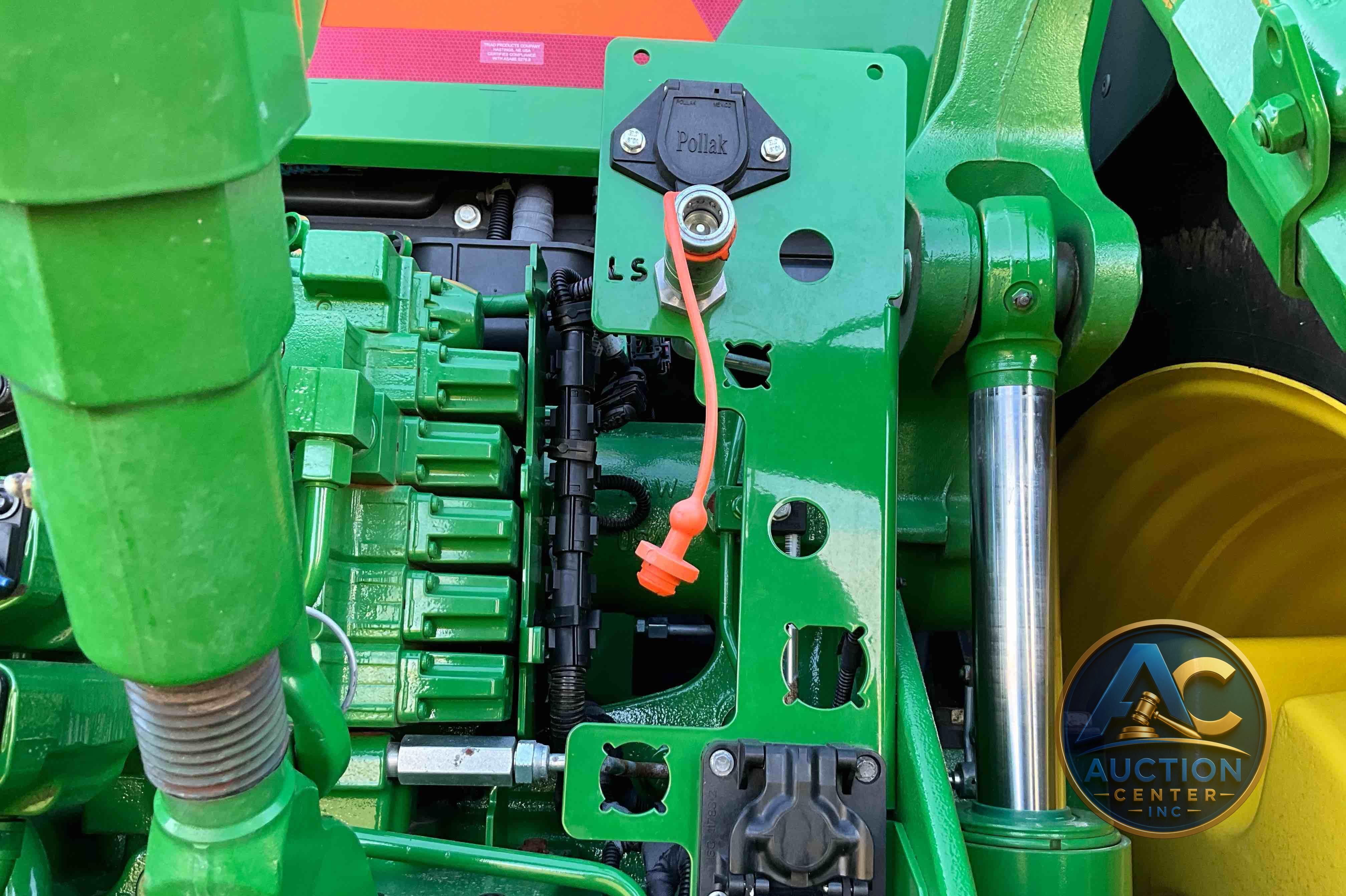 2022 John Deere 8R 250