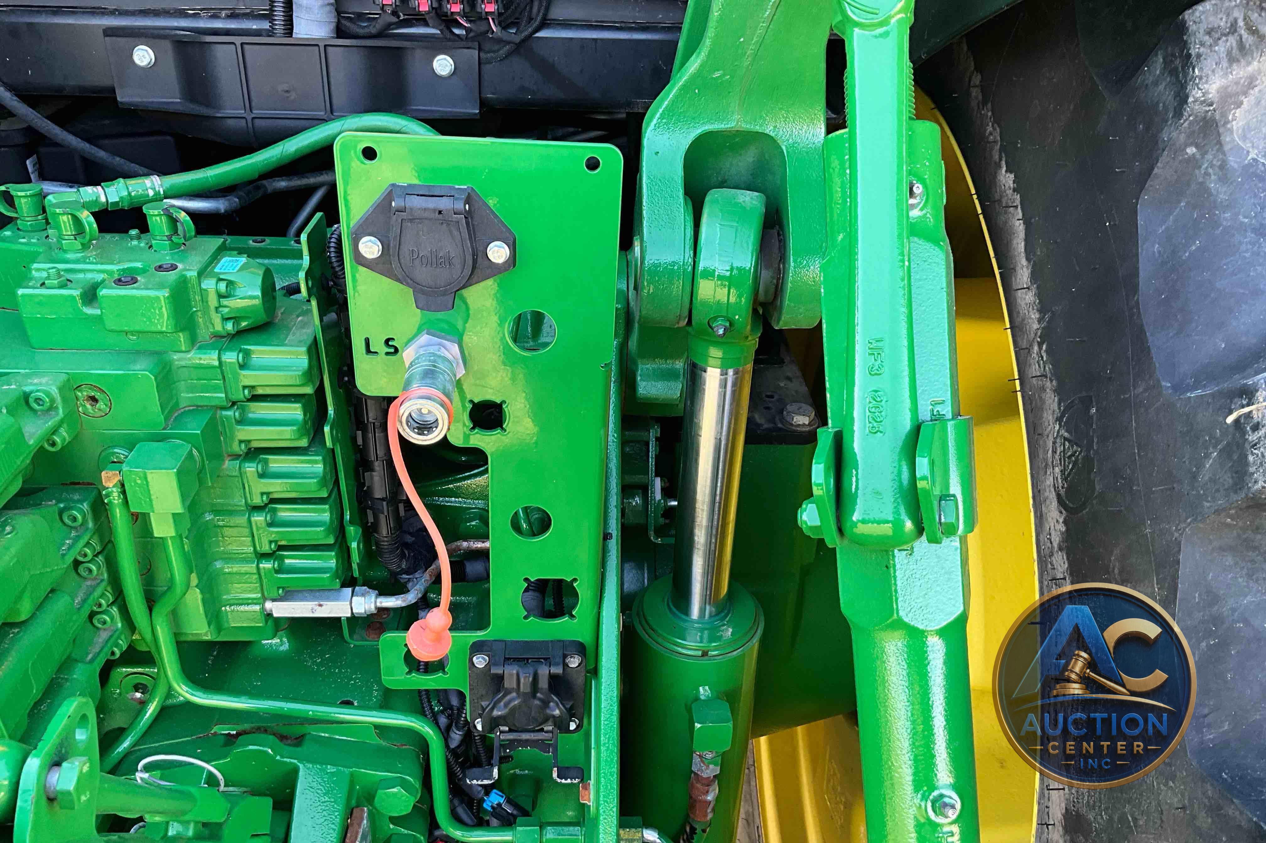 2022 John Deere 8R 250