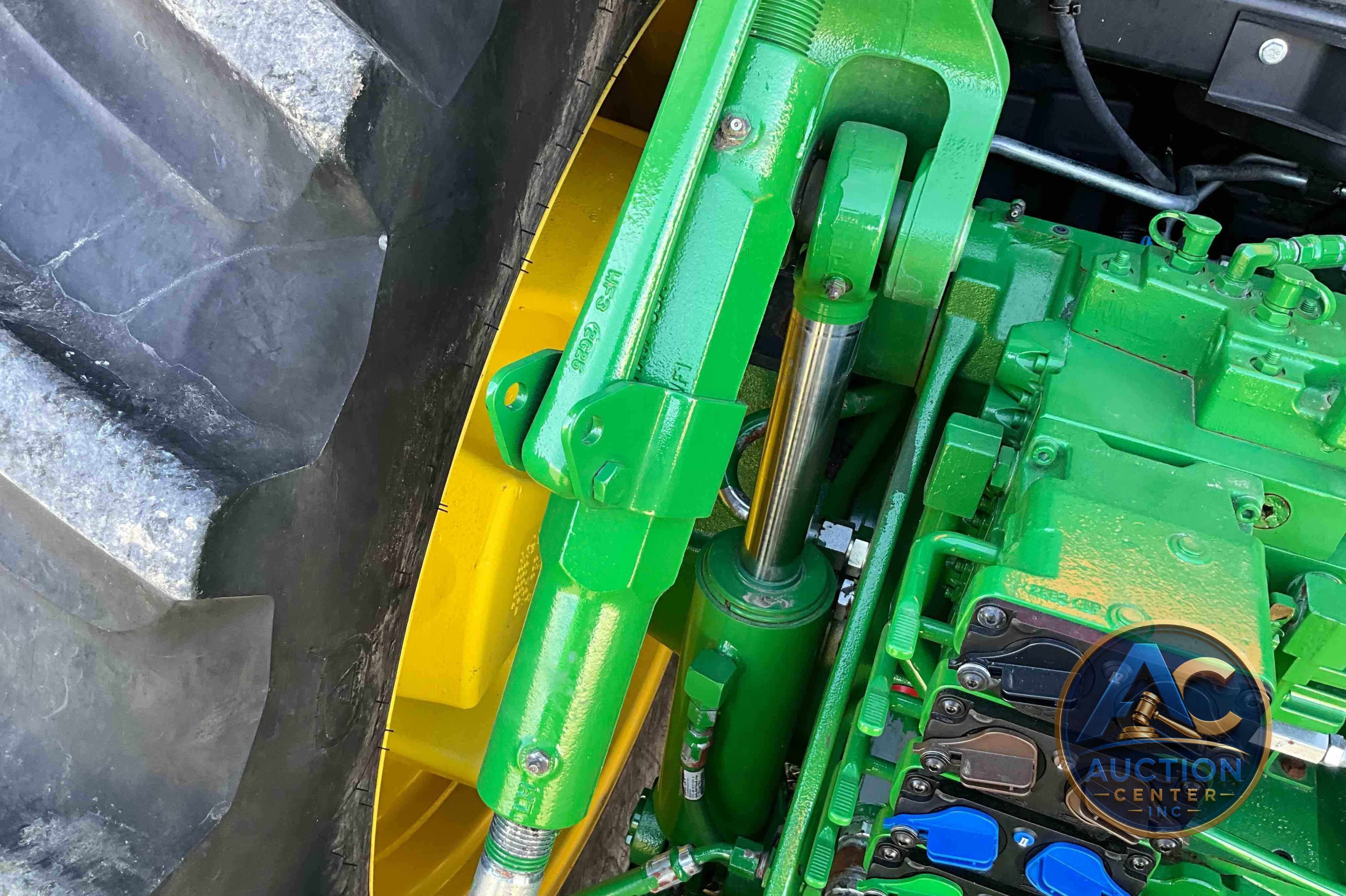 2022 John Deere 8R 250
